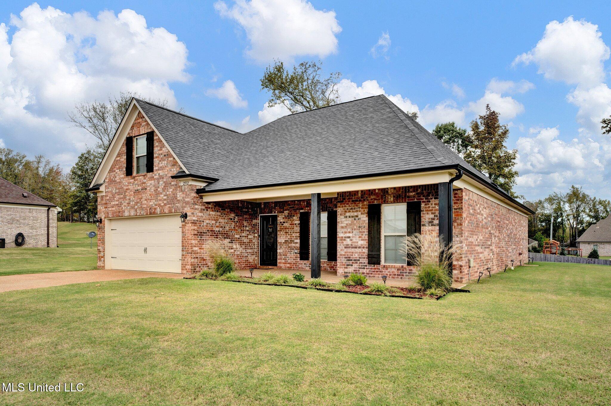 2512 Washington Woods Road, Southaven, Mississippi image 2