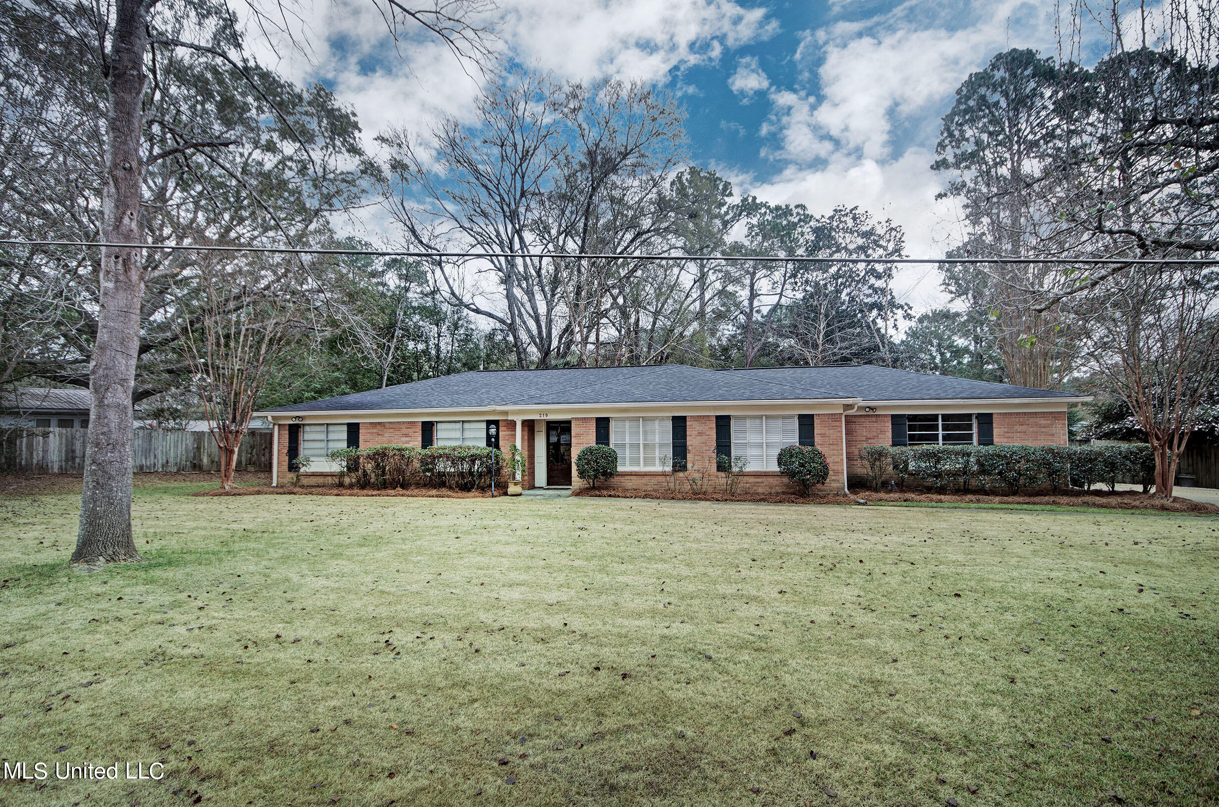 219 Rollingwood Drive, Jackson, Mississippi image 1
