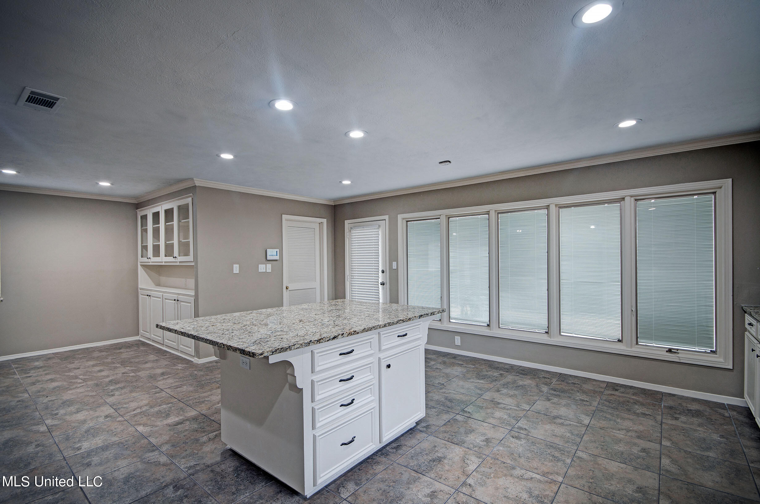 219 Rollingwood Drive, Jackson, Mississippi image 11