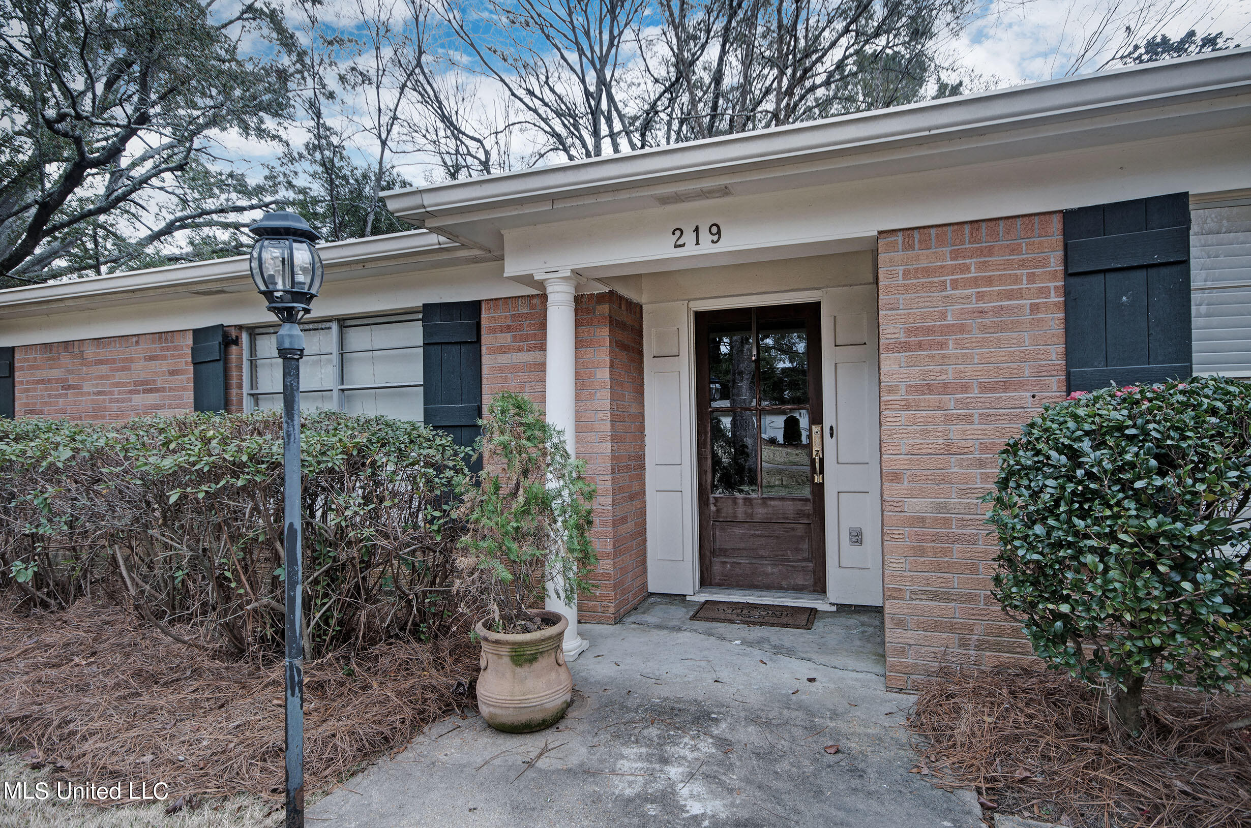 219 Rollingwood Drive, Jackson, Mississippi image 3