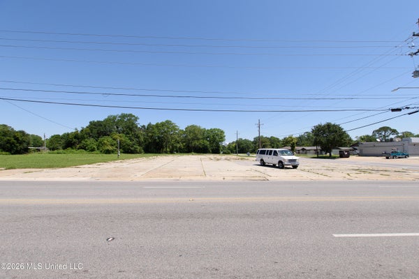 2003 CHICOT ST, PASCAGOULA, MS 39581 - Image eb87b24d3ca5199de99e254e933fb621/1972349289