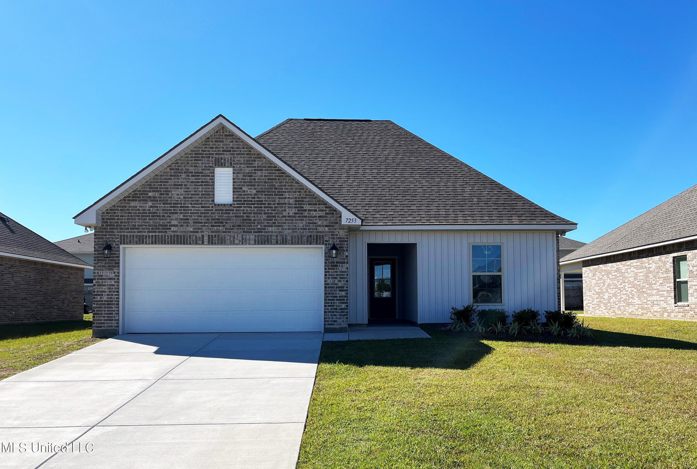 7253 Pencarrow Circle, Ocean Springs, Mississippi image 1