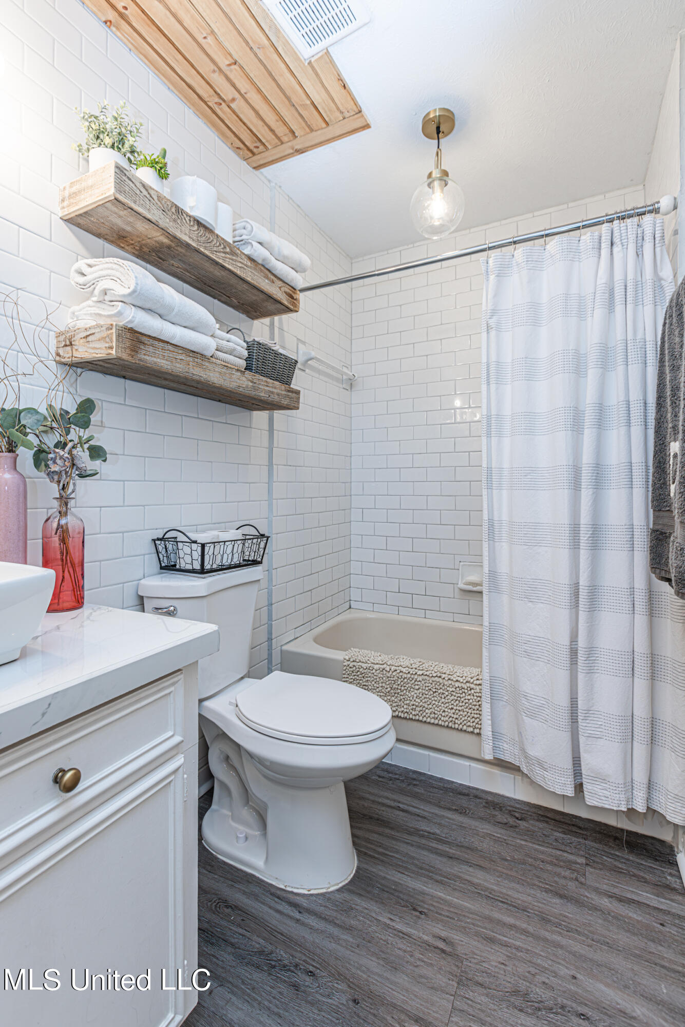 Madison, Mississippi 39110, United States, 3 Bedrooms Bedrooms, ,2 BathroomsBathrooms,Residential,Pending,43794