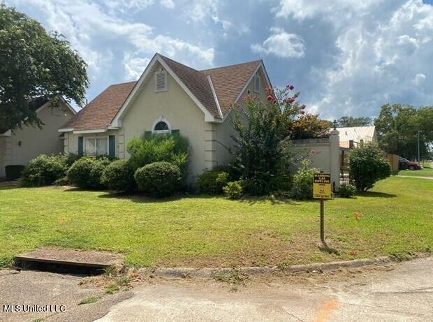 211 Greenfield Drive, Greenwood, Mississippi image 2