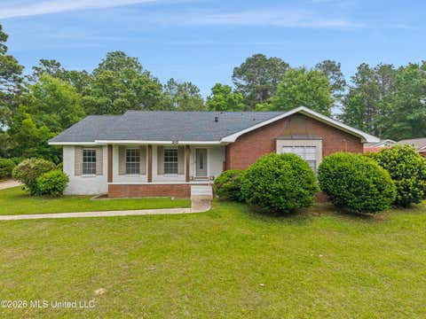 Homes For Sale - 210 E Lakeside Drive<br/> Hattiesburg, MS 39402