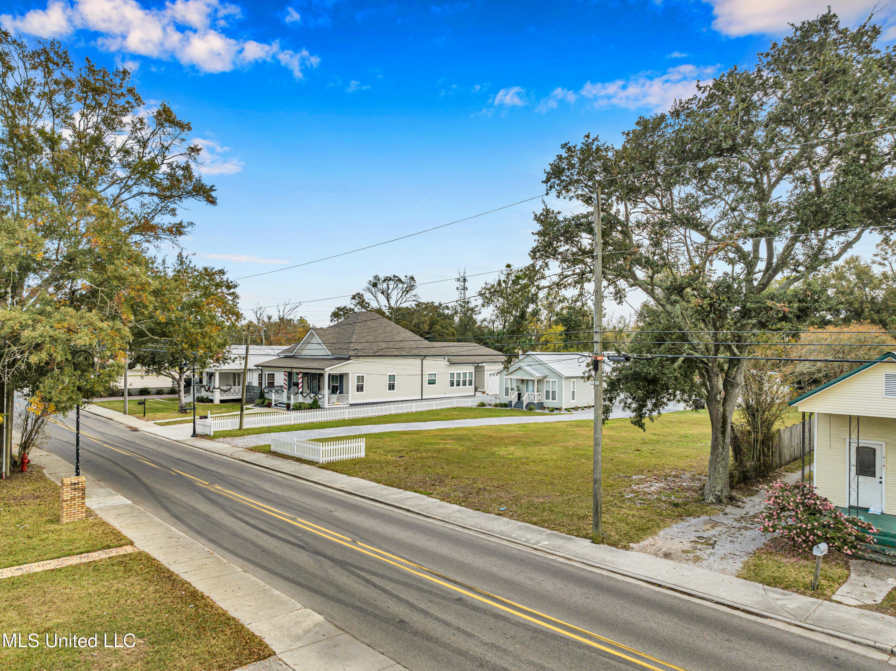 412 Main Street, Bay Saint Louis, Mississippi image 3