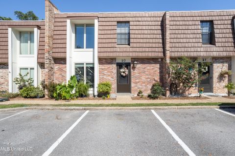 Single Family Residence in Ocean Springs MS 527 Front Beach Drive.jpg