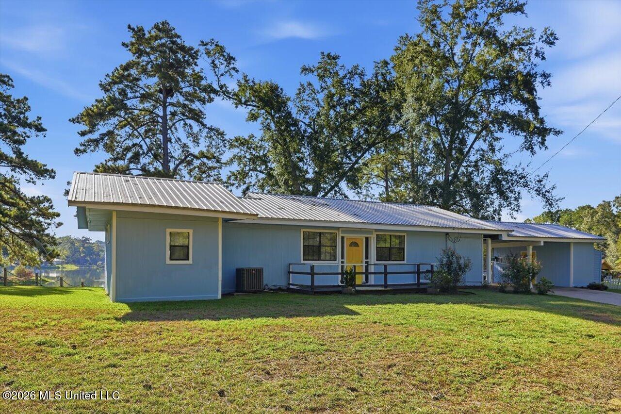 407 W Dewey Camp Drive