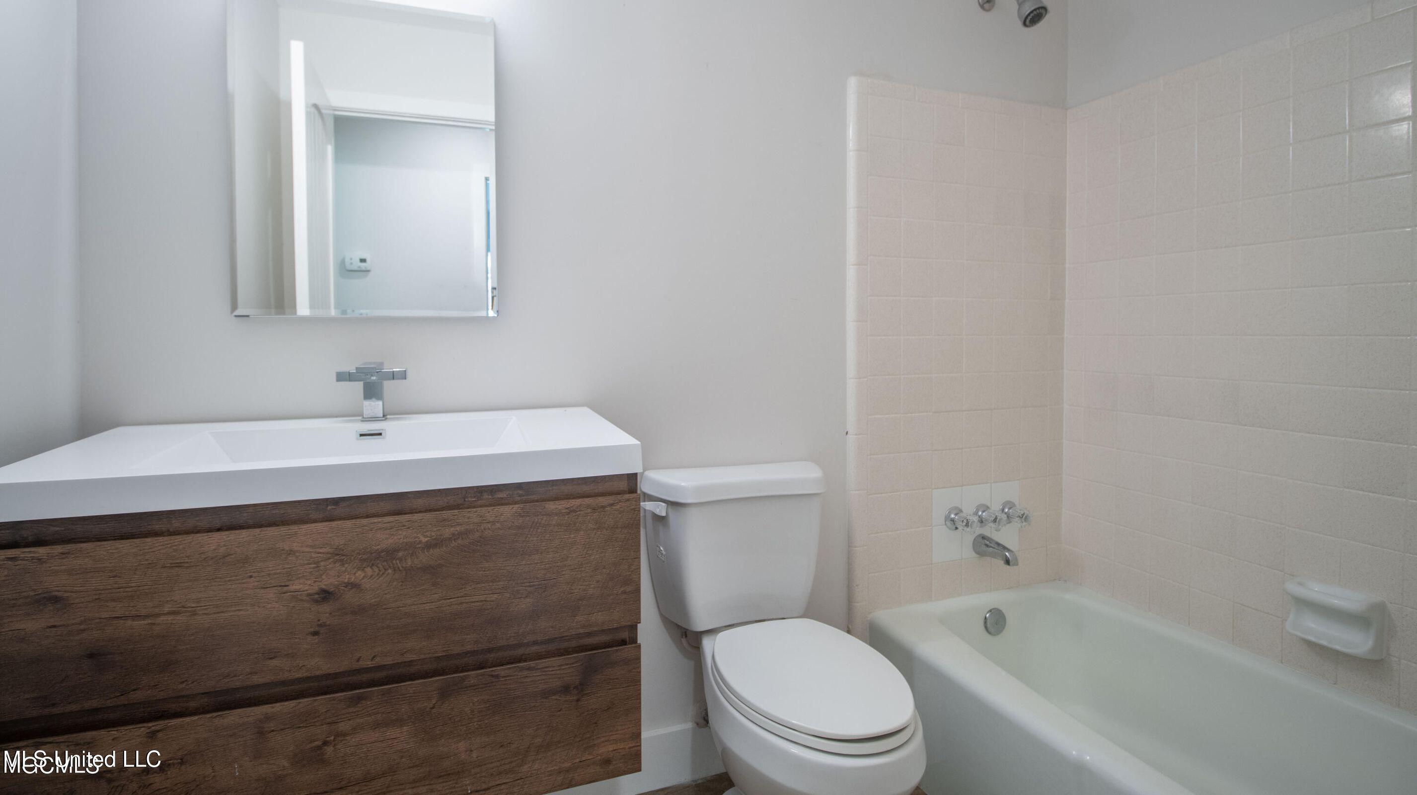 2417 Collins Boulevard, Gulfport, Mississippi image 11
