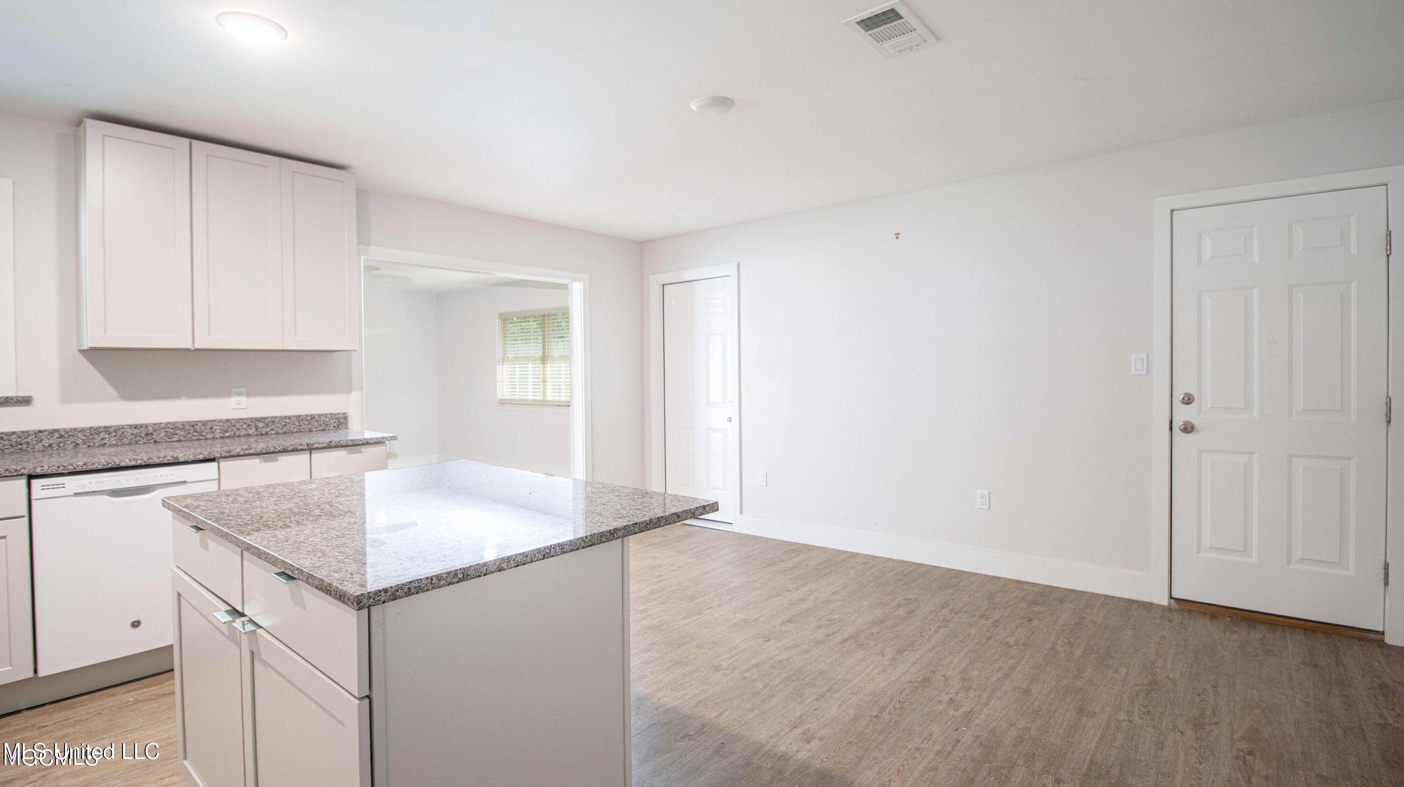 2417 Collins Boulevard, Gulfport, Mississippi image 5