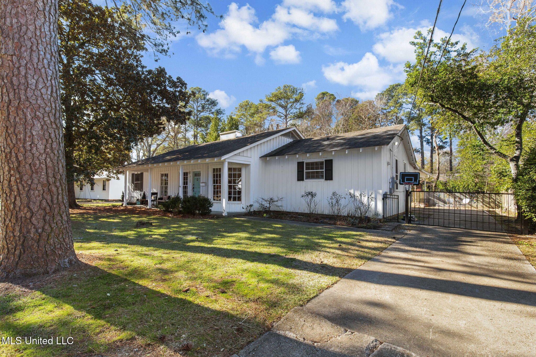 3739 Montrose Circle, Jackson, Mississippi image 6