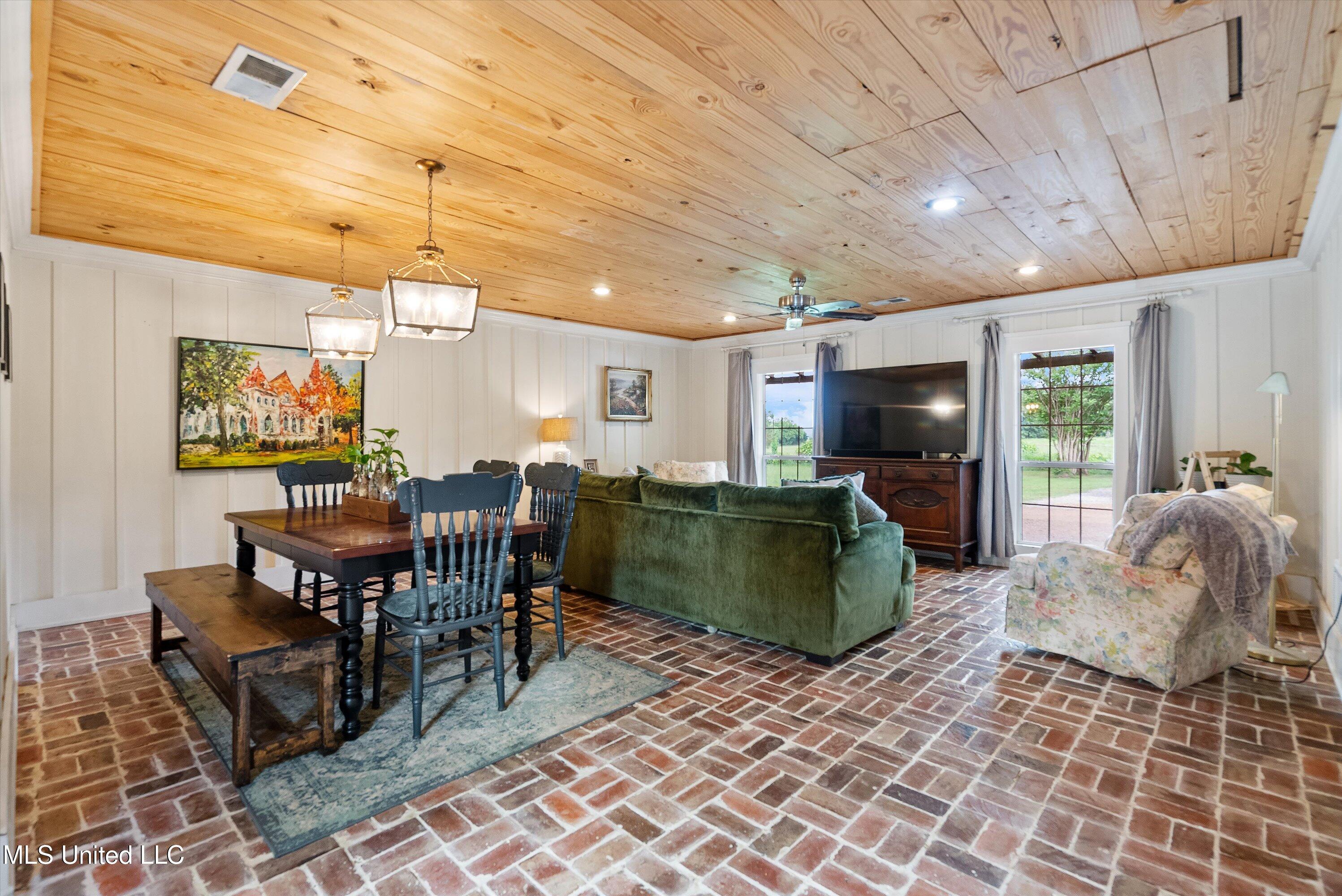 3835 W Commerce Street, Hernando, Mississippi image 3