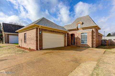 Homes For Sale - 6433 W Arbor Lake Drive<br/> Horn Lake, MS 38637