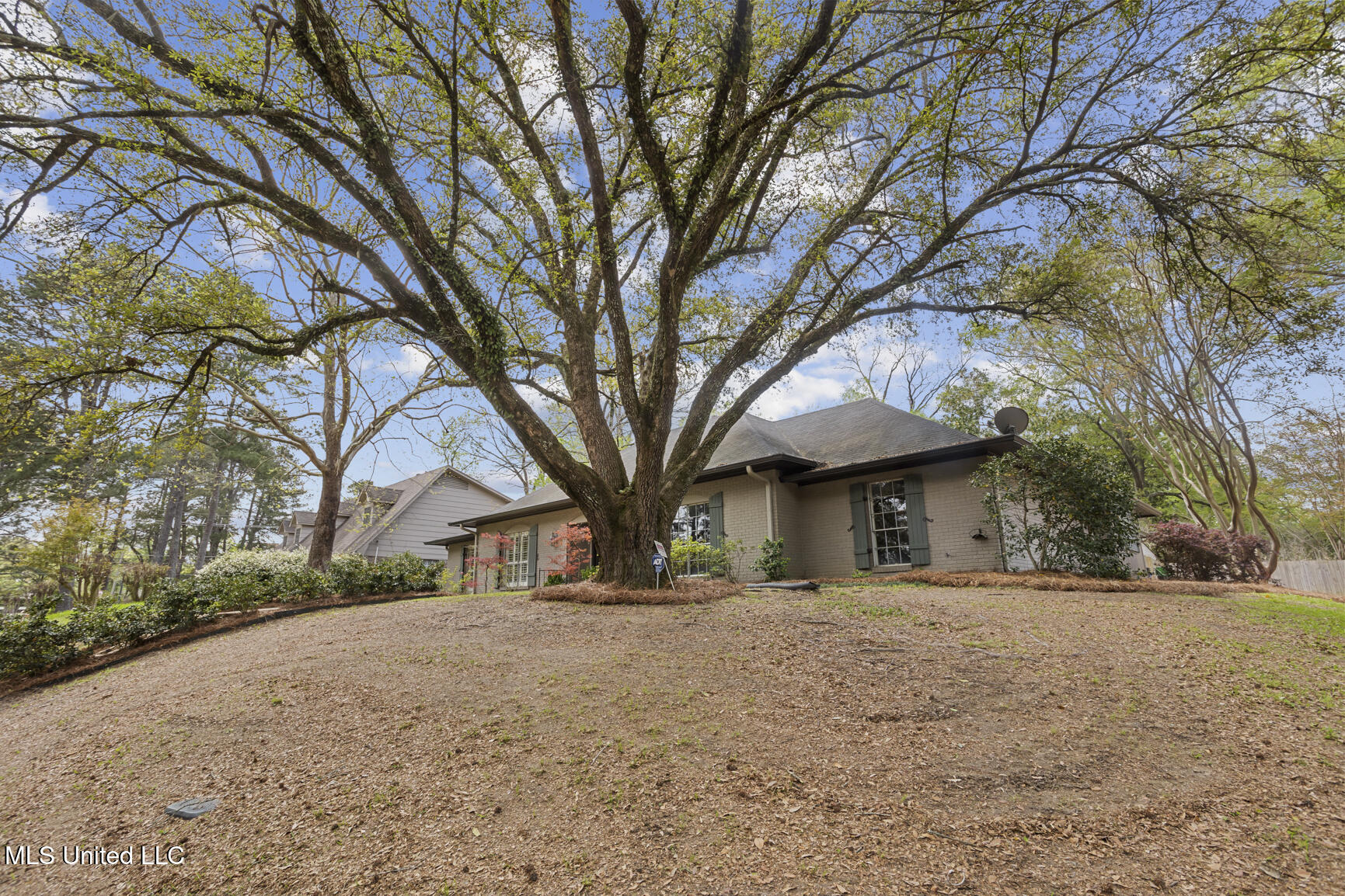 5325 River Thames Road, Jackson, Mississippi image 2