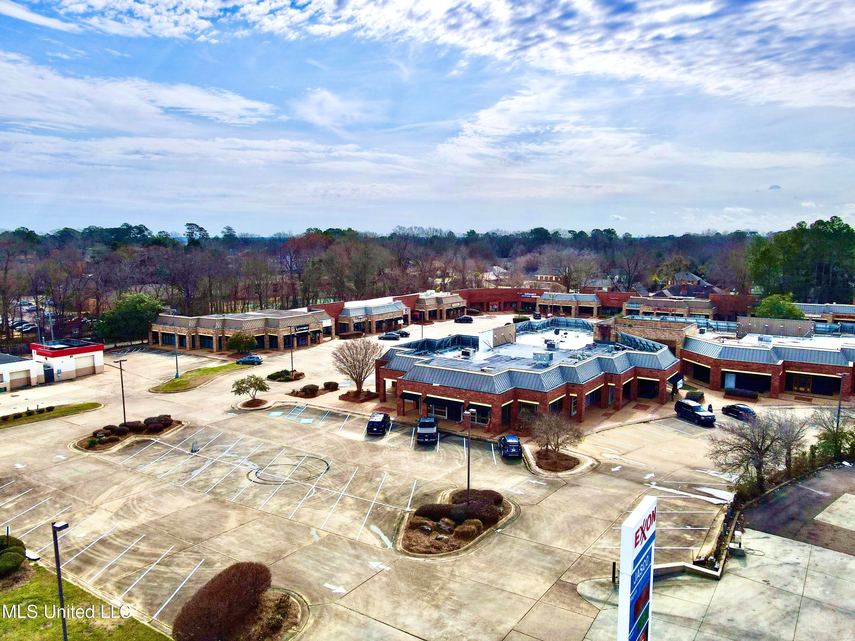 Photo 1 of 4 — 1625 E County Line Road, Jackson, MS 39211