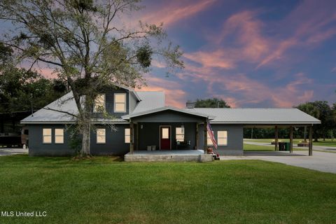 Homes For Sale - 1980 Washington Street<br/> Bay Saint Louis, MS 39520