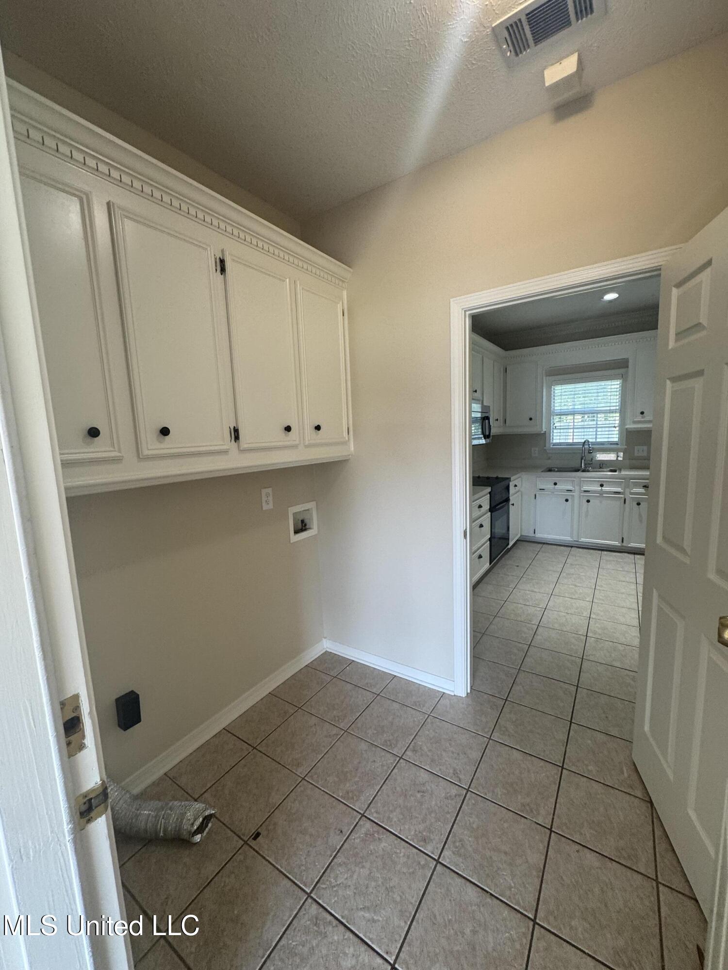 810 Meadow Way Cove, Byram, Mississippi image 9