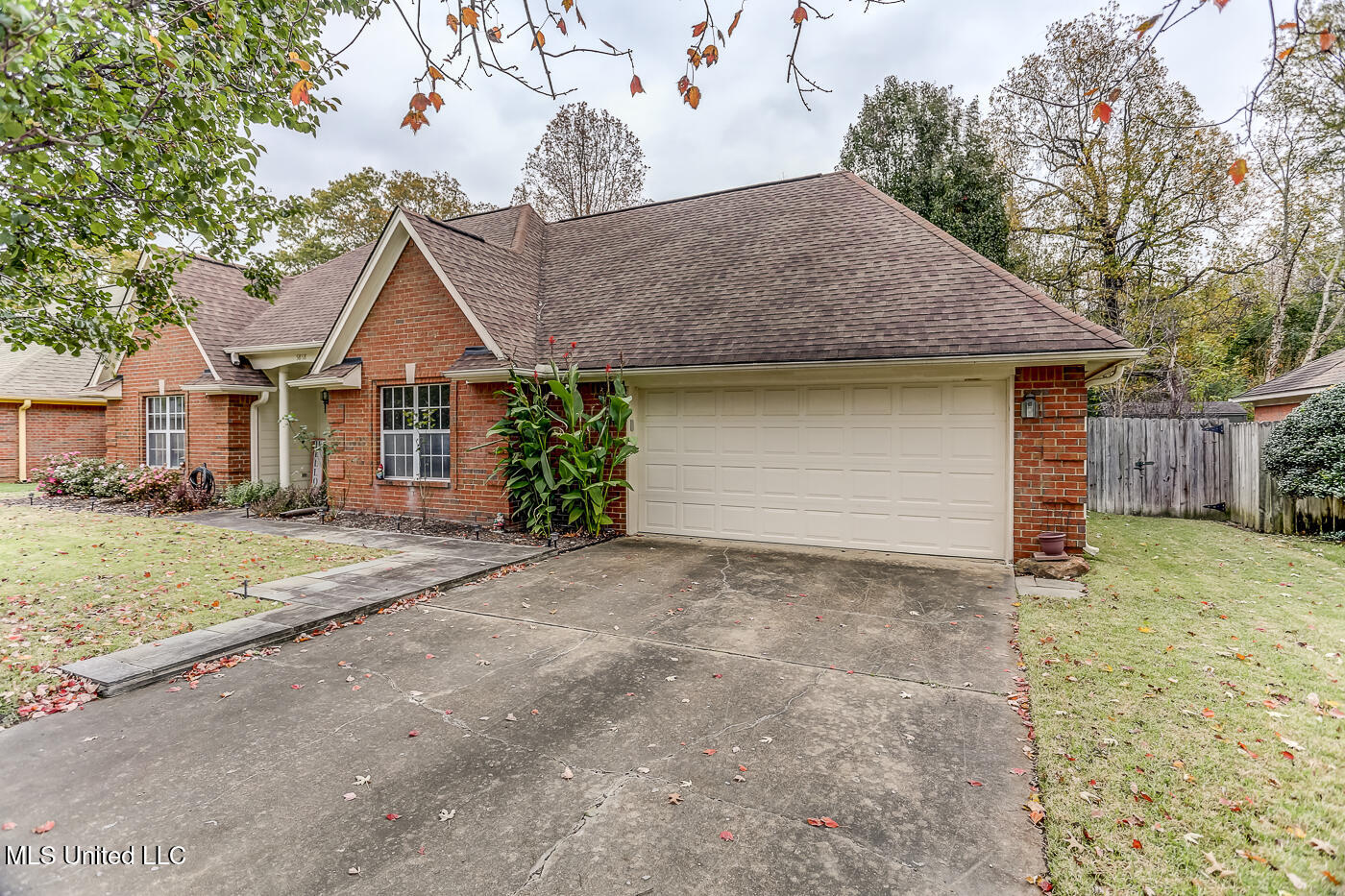 5868 E White Ridge Circle, Olive Branch, Mississippi image 3