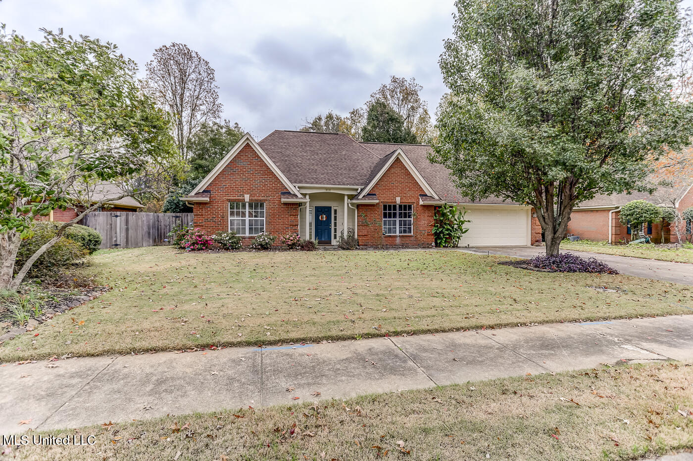 5868 E White Ridge Circle, Olive Branch, Mississippi image 1