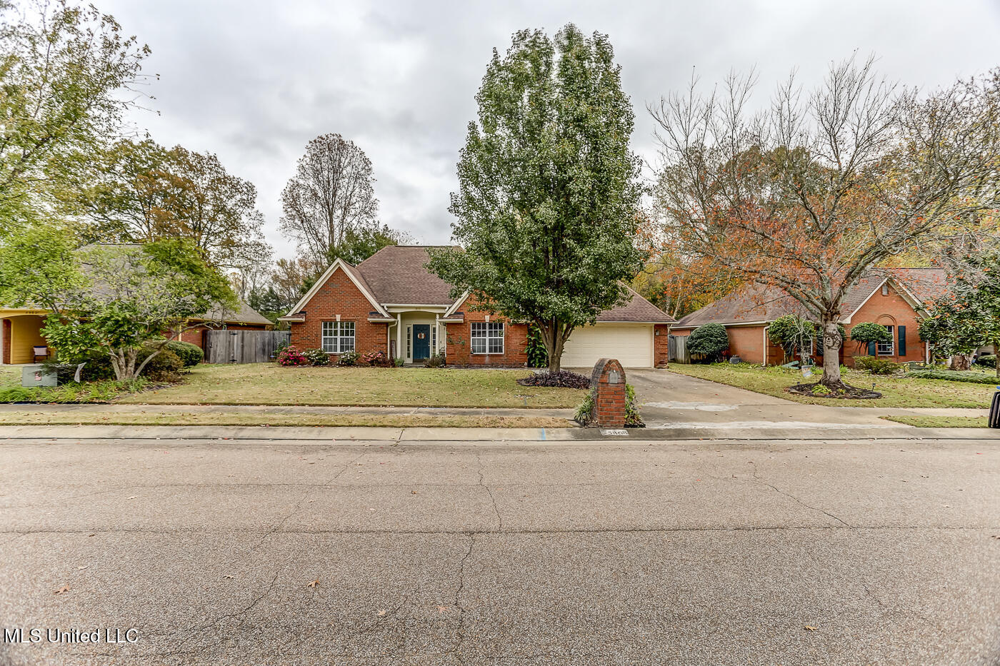 5868 E White Ridge Circle, Olive Branch, Mississippi image 2