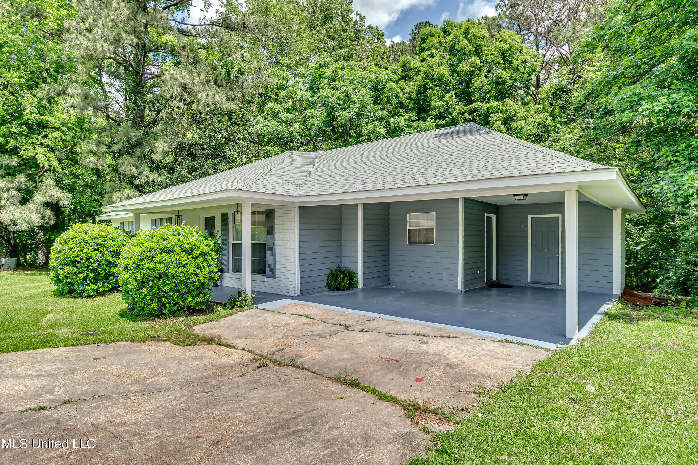 148 Thousand Oaks Circle, Jackson, Mississippi image 2