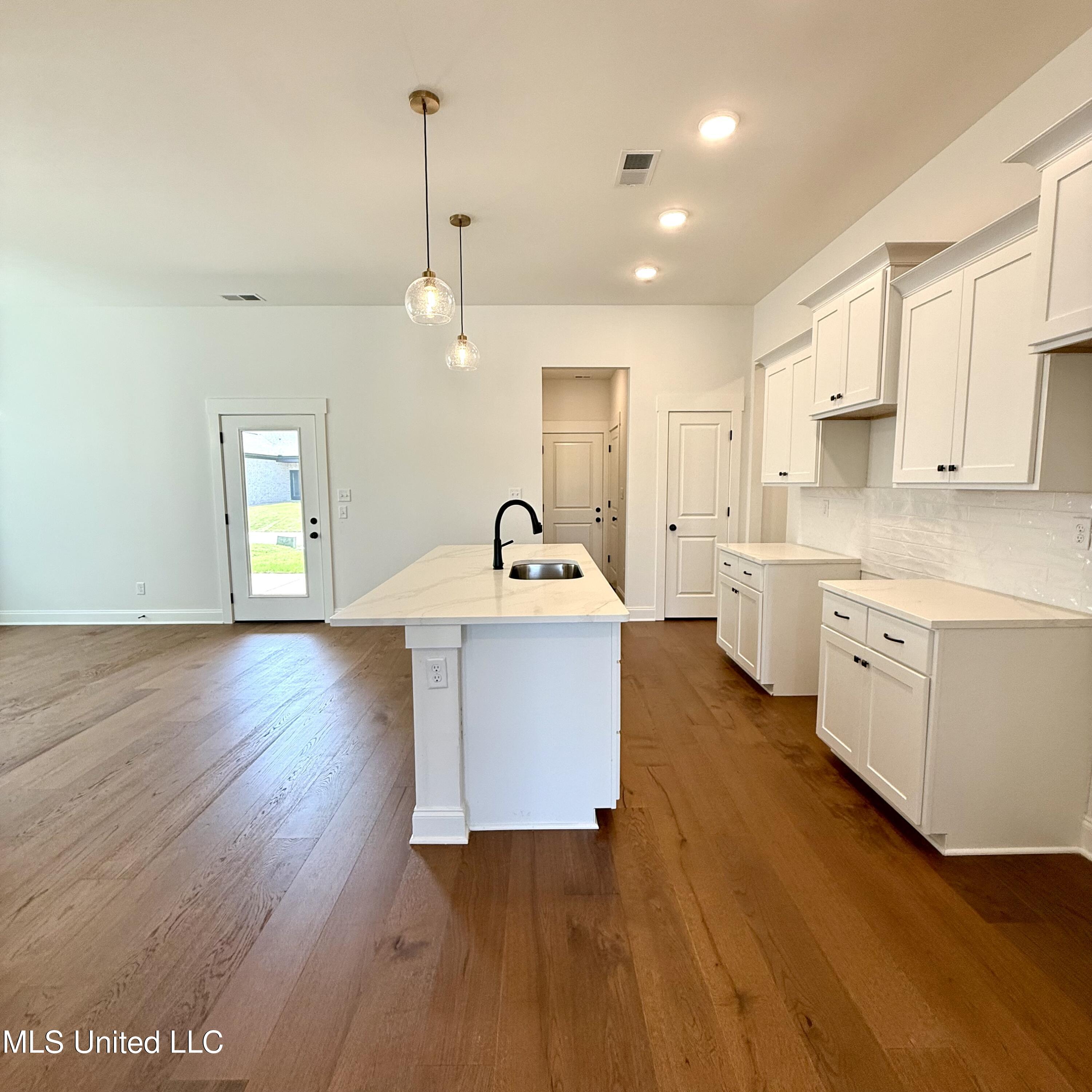 607 Sunflower Street, Nesbit, Mississippi image 9