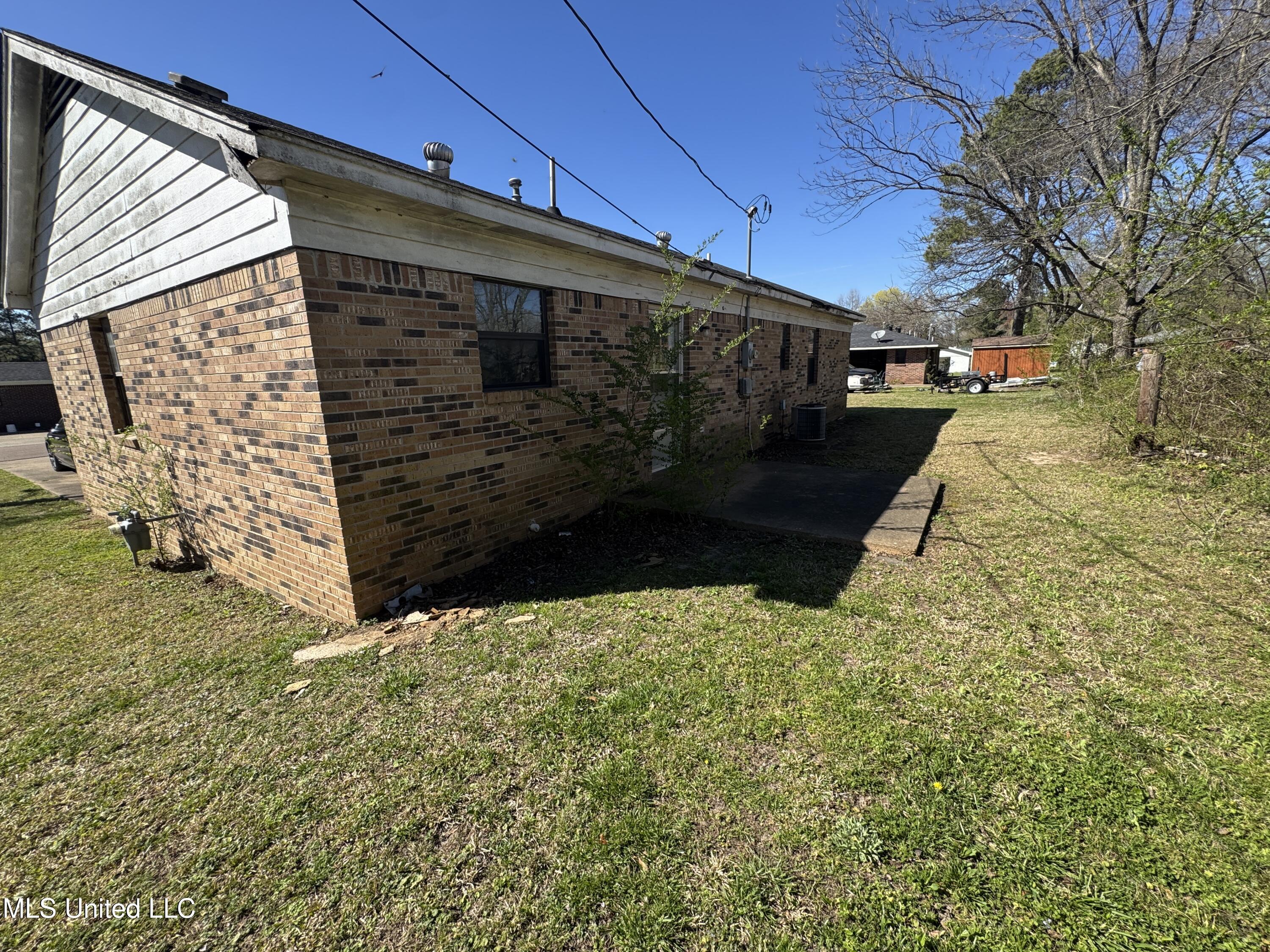 115 Sharon Heights, Holly Springs, Mississippi image 4
