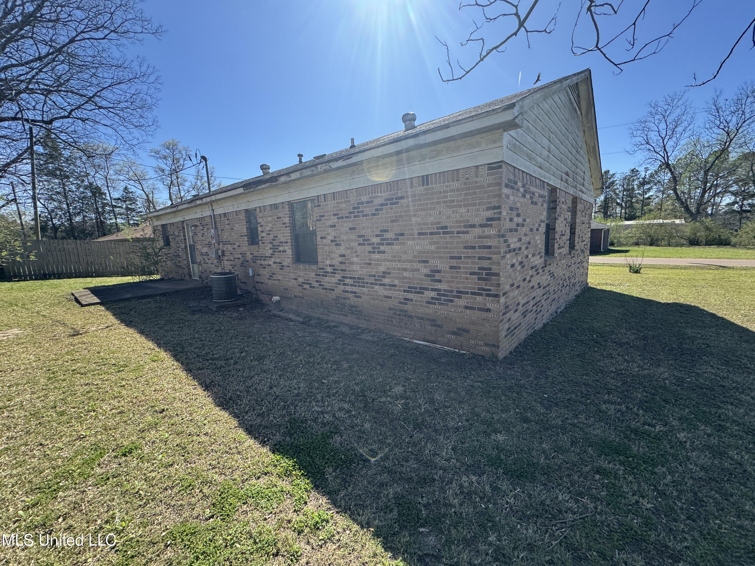 115 Sharon Heights, Holly Springs, Mississippi image 5