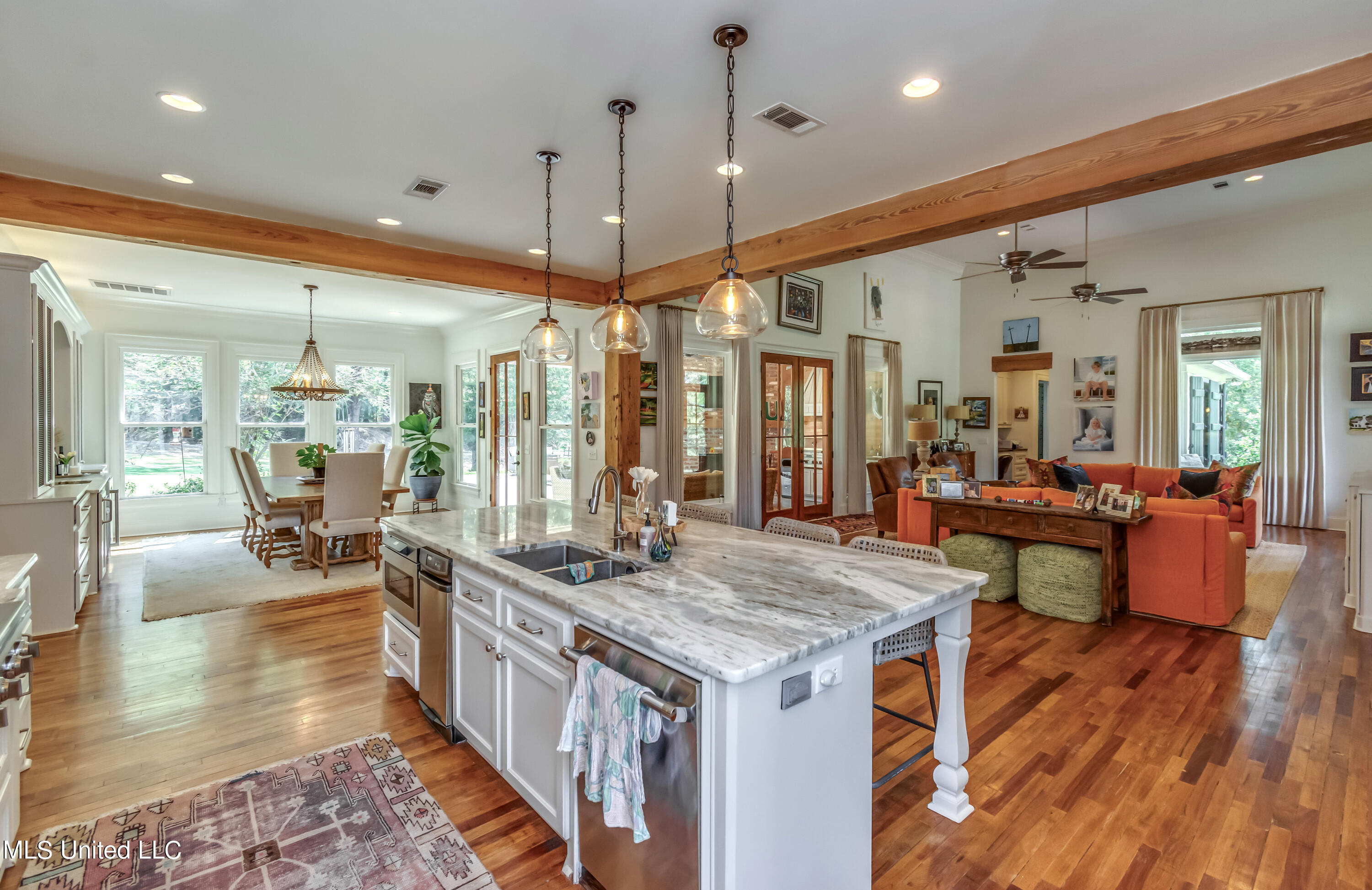 Madison, Mississippi 39110, United States, 5 Bedrooms Bedrooms, ,4 BathroomsBathrooms,Residential,Pending,69639