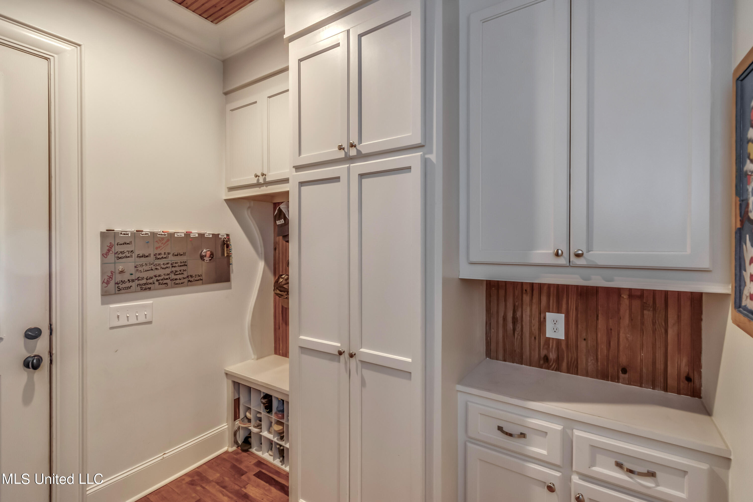 Madison, Mississippi 39110, United States, 5 Bedrooms Bedrooms, ,4 BathroomsBathrooms,Residential,Pending,69639