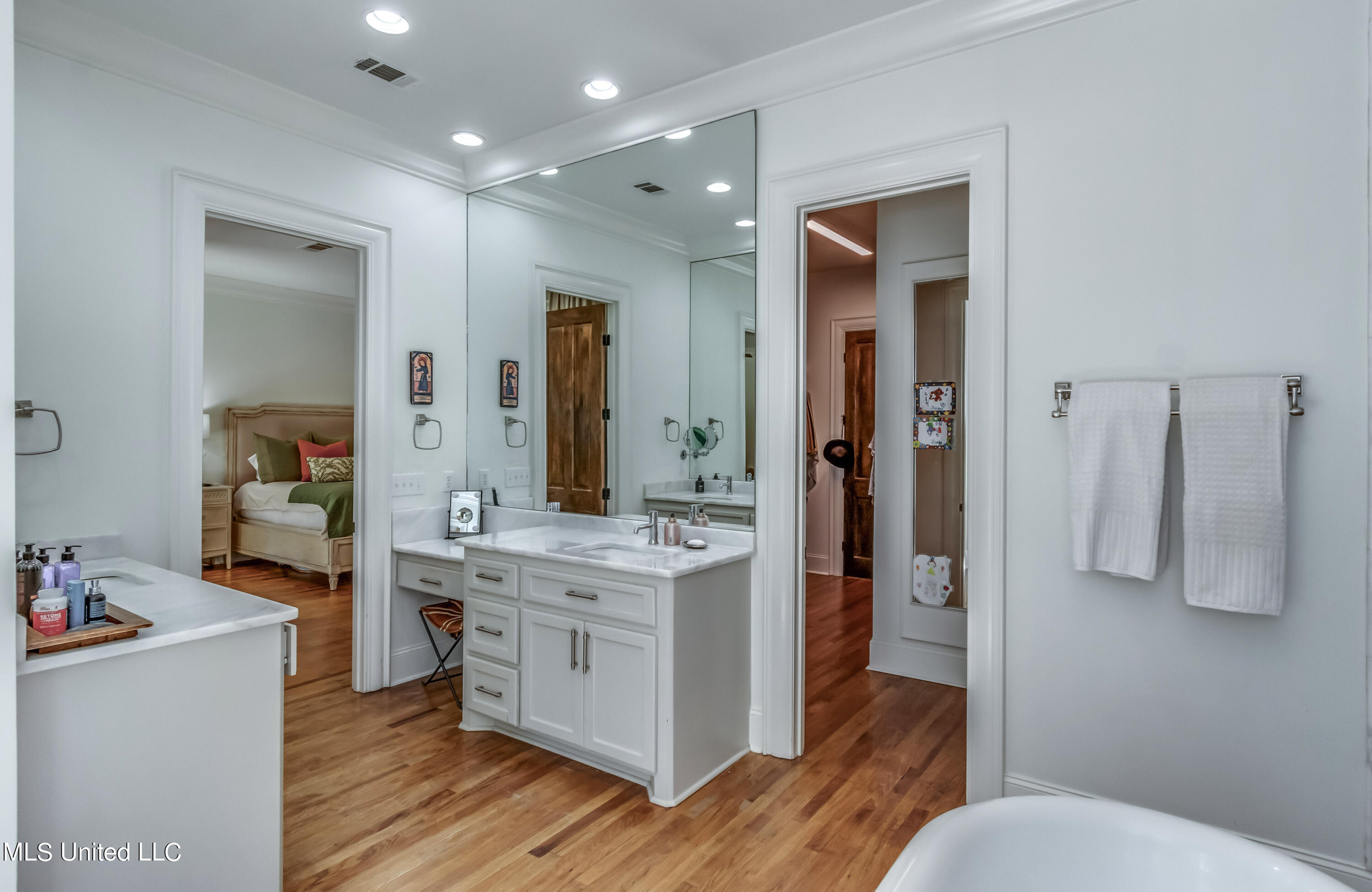 Madison, Mississippi 39110, United States, 5 Bedrooms Bedrooms, ,4 BathroomsBathrooms,Residential,Pending,69639