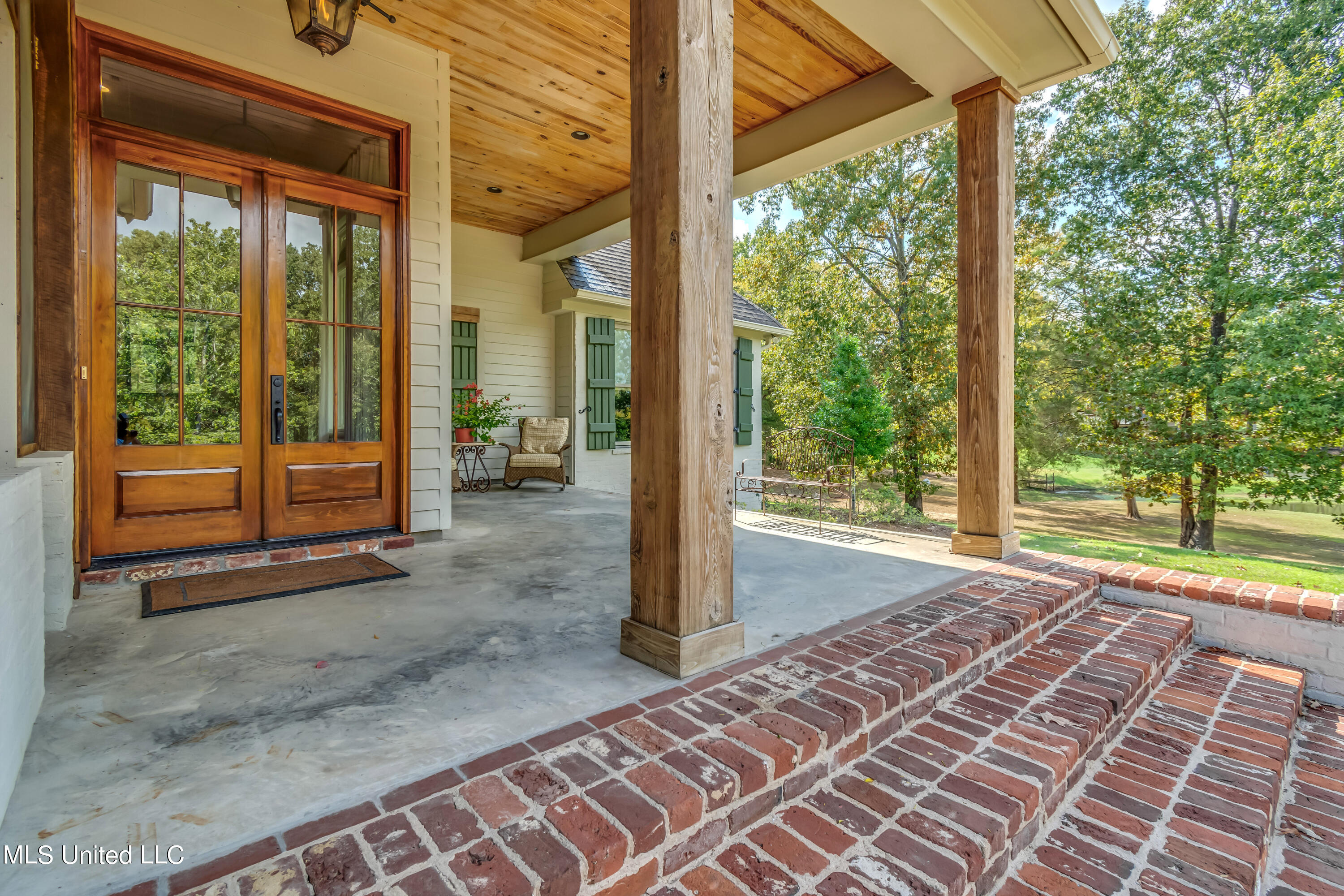 Madison, Mississippi 39110, United States, 5 Bedrooms Bedrooms, ,4 BathroomsBathrooms,Residential,Pending,69639