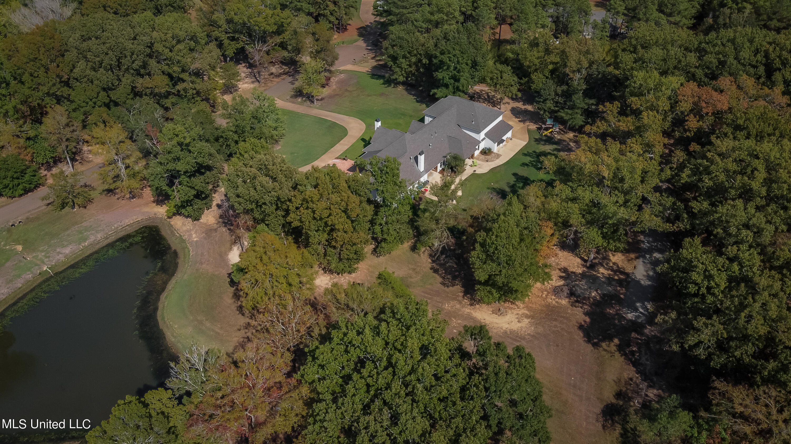 Madison, Mississippi 39110, United States, 5 Bedrooms Bedrooms, ,4 BathroomsBathrooms,Residential,Pending,69639