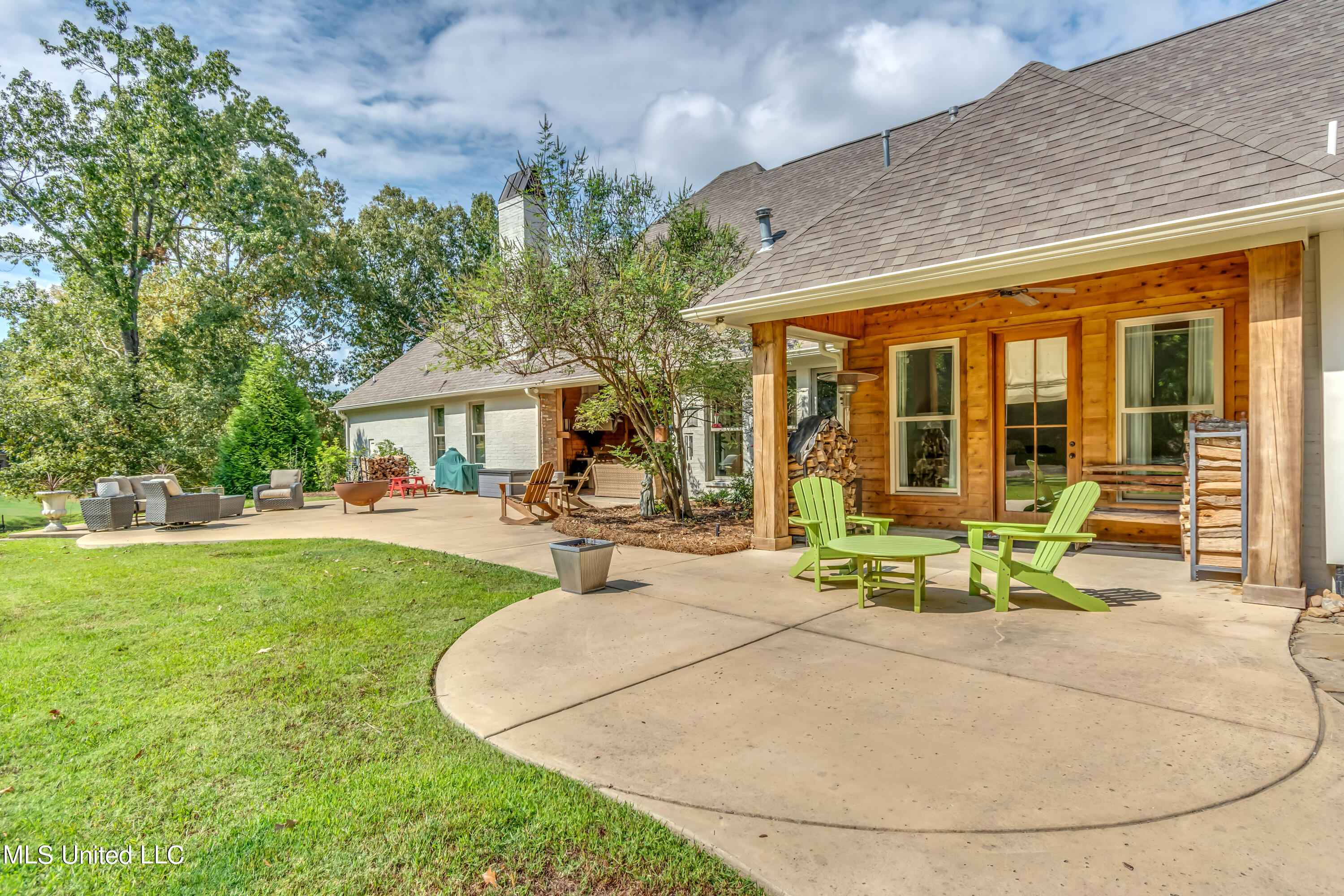 Madison, Mississippi 39110, United States, 5 Bedrooms Bedrooms, ,4 BathroomsBathrooms,Residential,Pending,69639