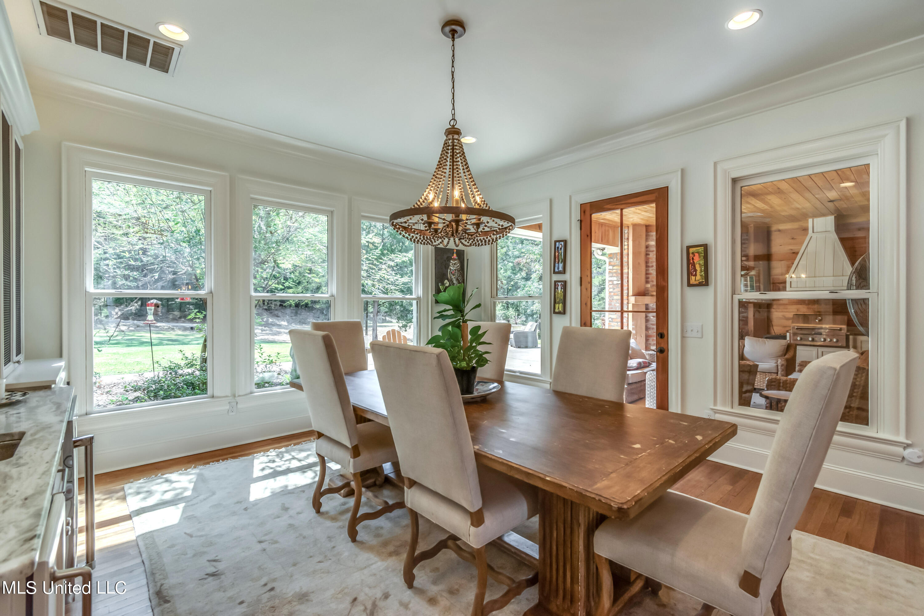 Madison, Mississippi 39110, United States, 5 Bedrooms Bedrooms, ,4 BathroomsBathrooms,Residential,Pending,69639