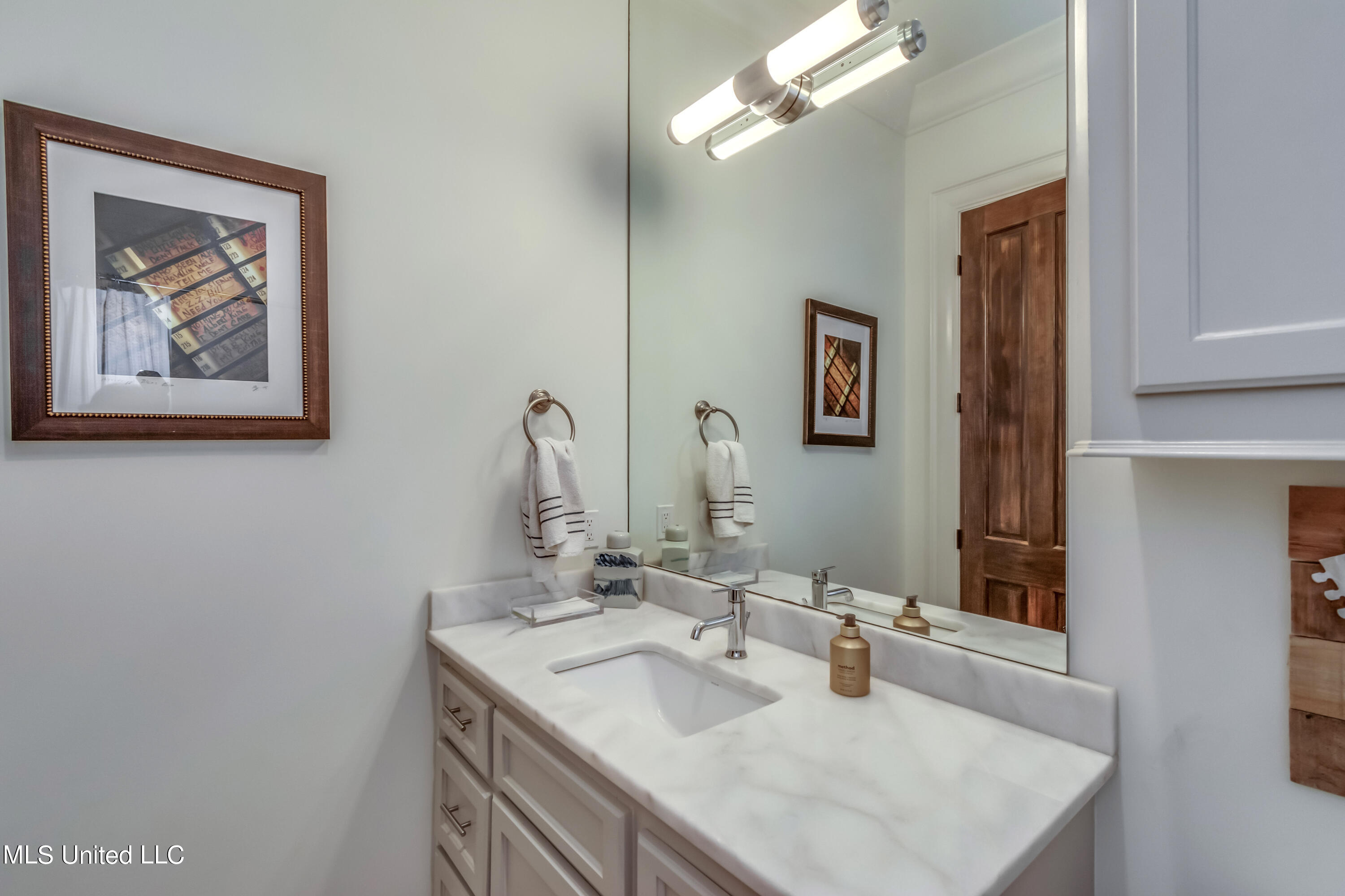 Madison, Mississippi 39110, United States, 5 Bedrooms Bedrooms, ,4 BathroomsBathrooms,Residential,Pending,69639