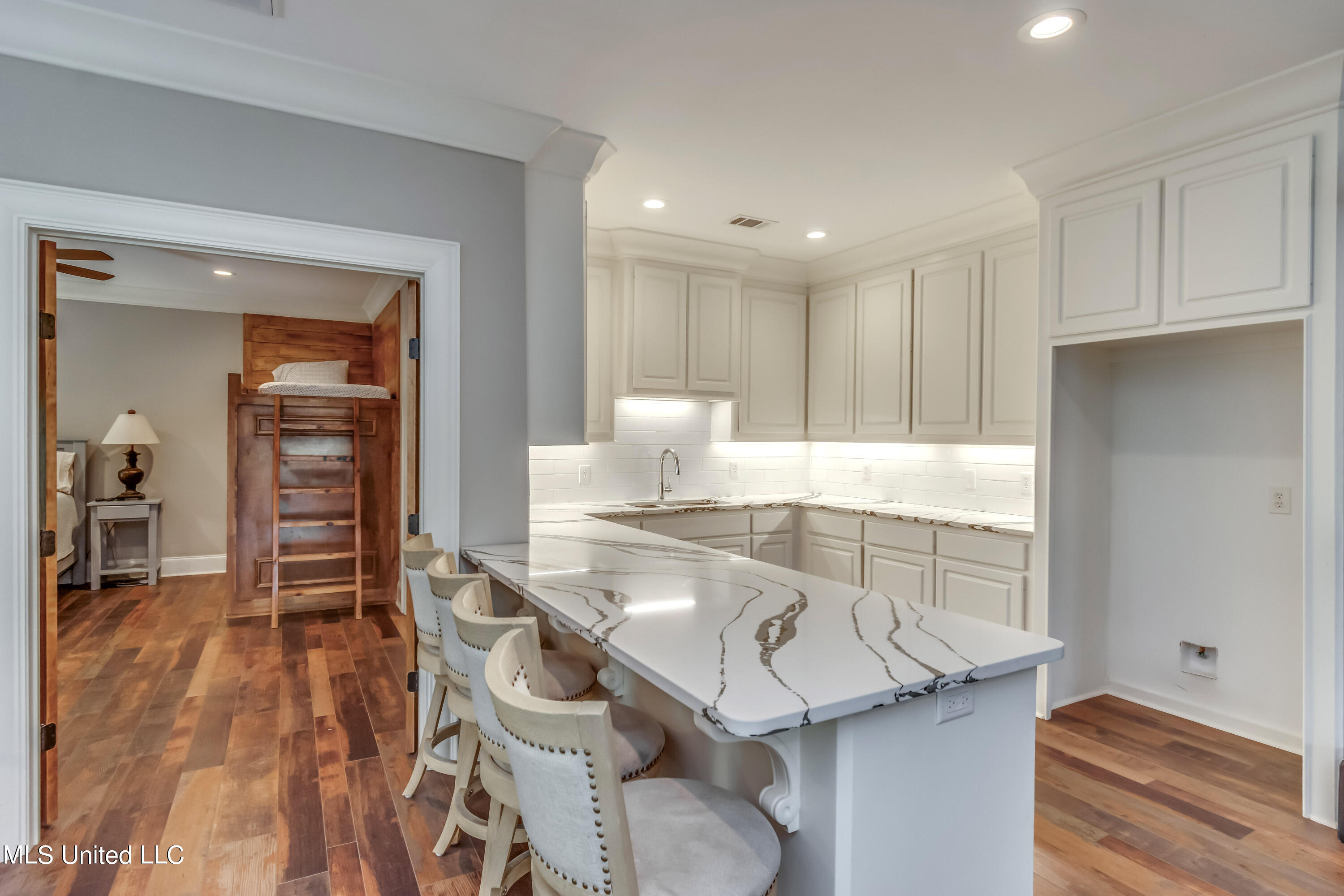 Madison, Mississippi 39110, United States, 5 Bedrooms Bedrooms, ,4 BathroomsBathrooms,Residential,Pending,69639