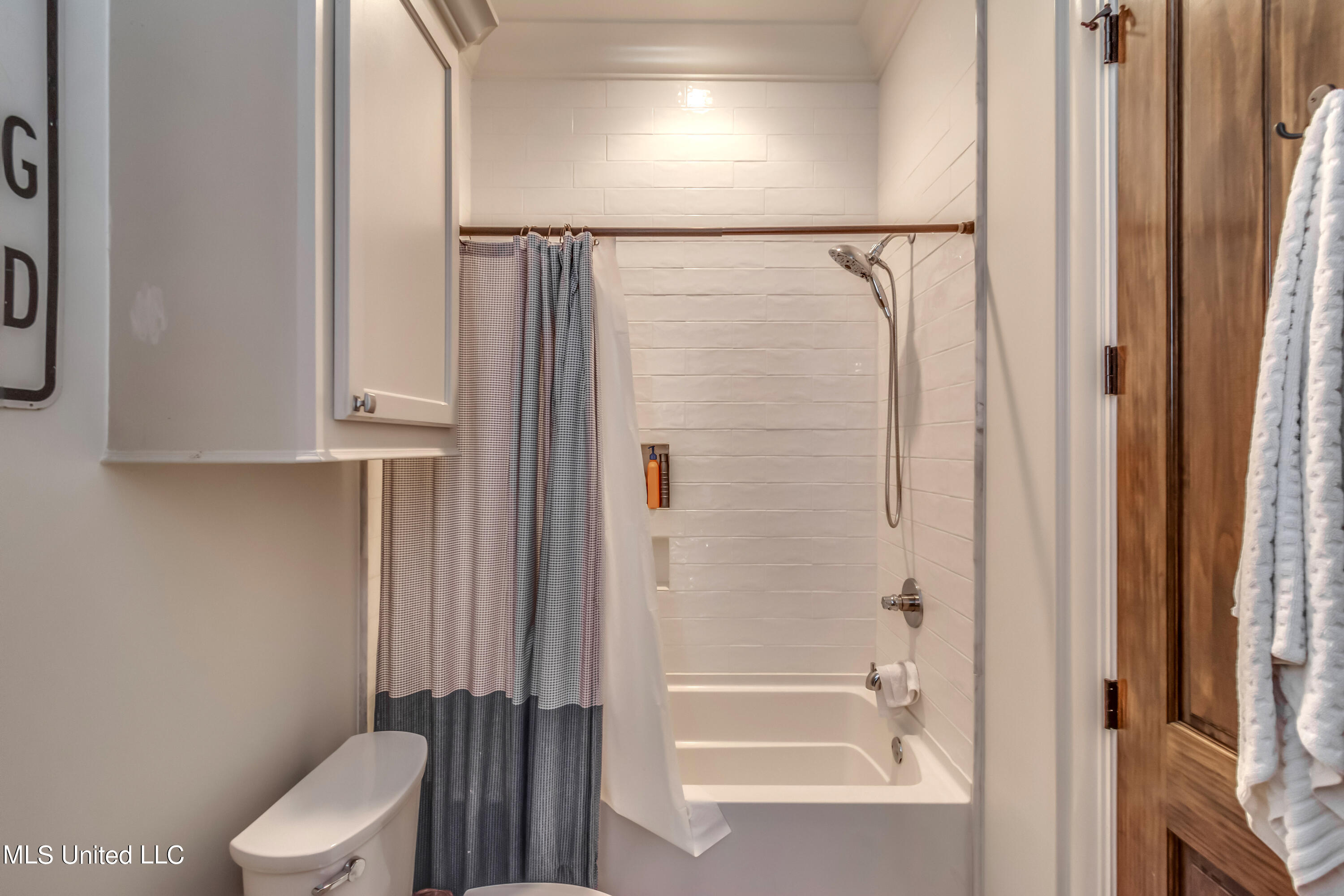 Madison, Mississippi 39110, United States, 5 Bedrooms Bedrooms, ,4 BathroomsBathrooms,Residential,Pending,69639