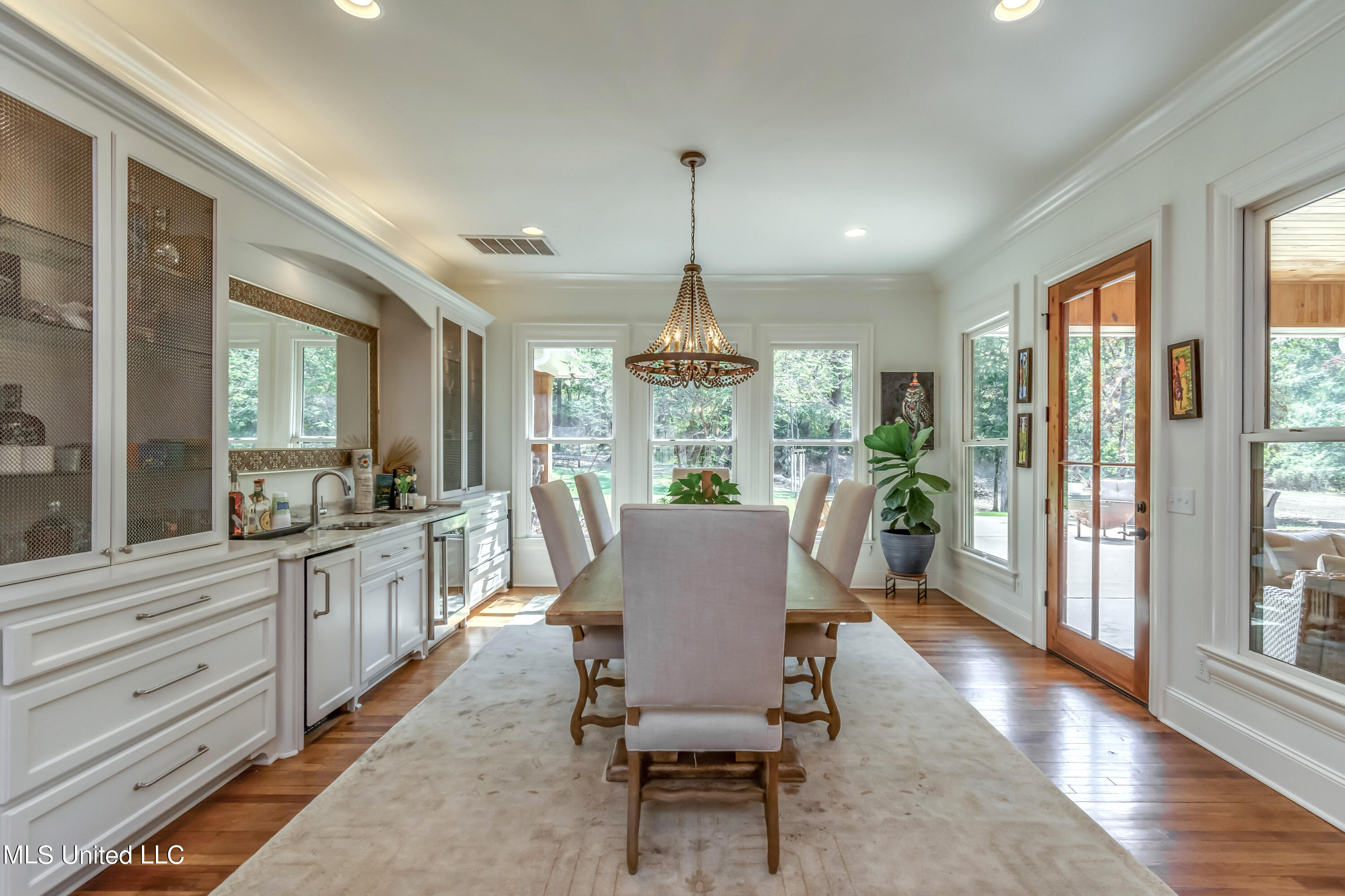 Madison, Mississippi 39110, United States, 5 Bedrooms Bedrooms, ,4 BathroomsBathrooms,Residential,Pending,69639