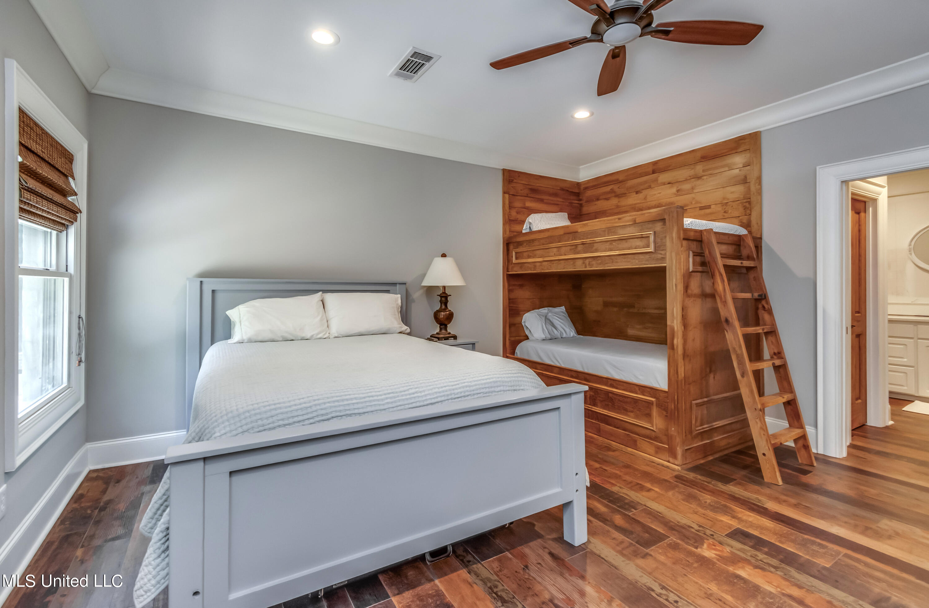 Madison, Mississippi 39110, United States, 5 Bedrooms Bedrooms, ,4 BathroomsBathrooms,Residential,Pending,69639