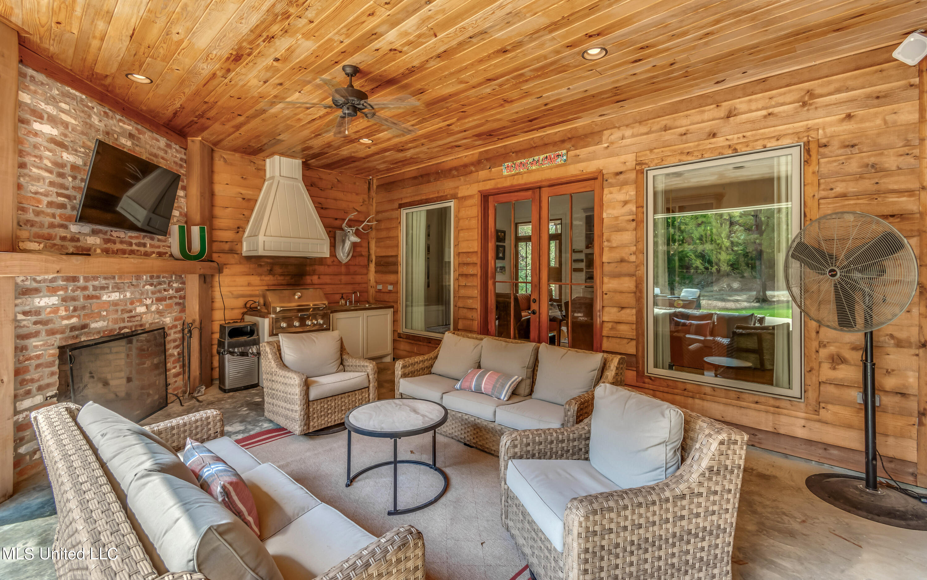 Madison, Mississippi 39110, United States, 5 Bedrooms Bedrooms, ,4 BathroomsBathrooms,Residential,Pending,69639