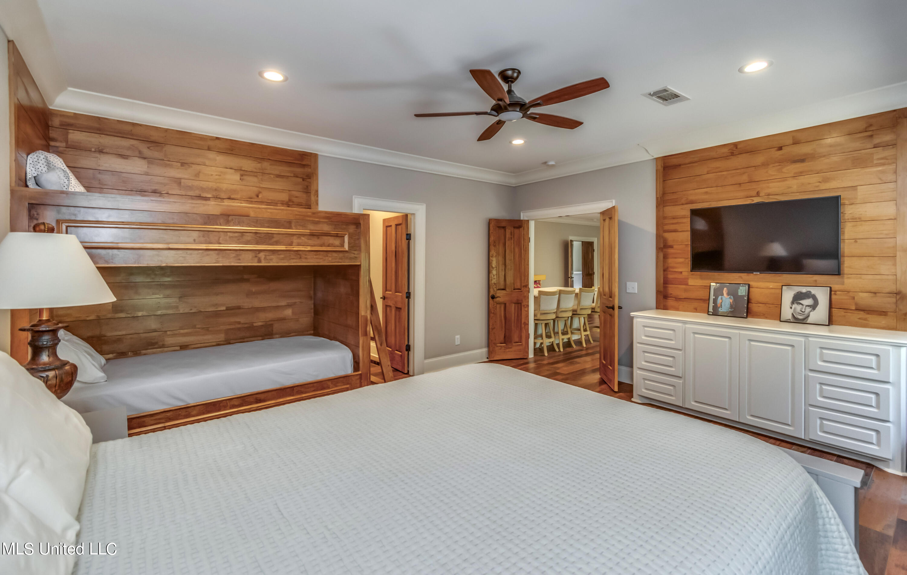 Madison, Mississippi 39110, United States, 5 Bedrooms Bedrooms, ,4 BathroomsBathrooms,Residential,Pending,69639