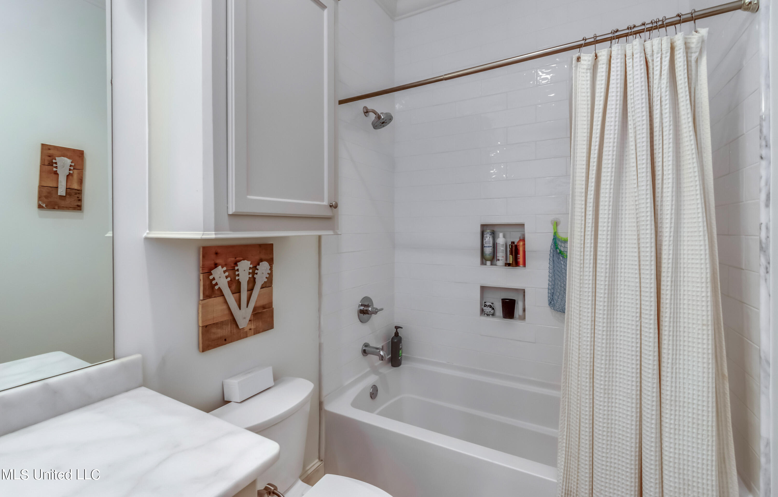 Madison, Mississippi 39110, United States, 5 Bedrooms Bedrooms, ,4 BathroomsBathrooms,Residential,Pending,69639