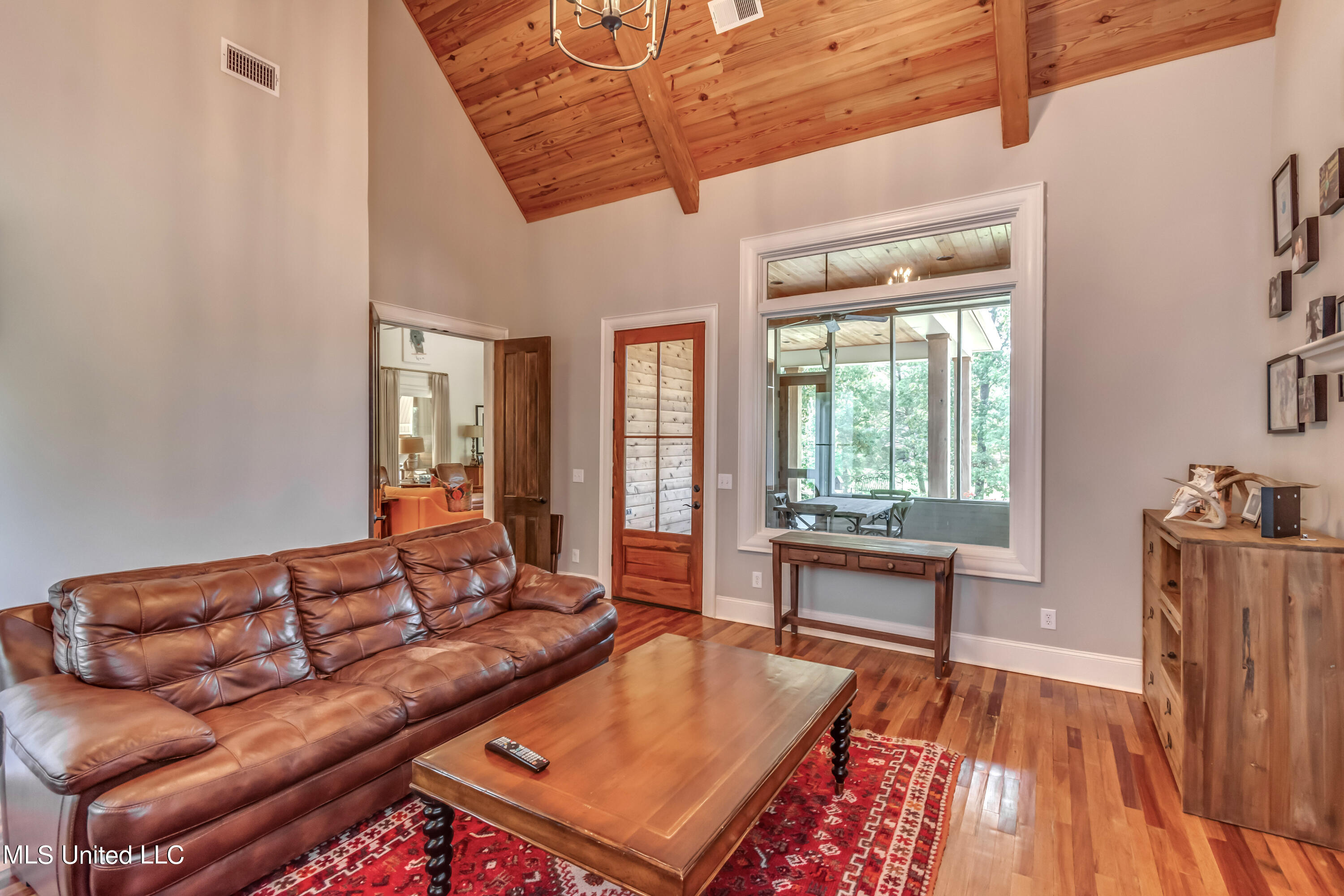 Madison, Mississippi 39110, United States, 5 Bedrooms Bedrooms, ,4 BathroomsBathrooms,Residential,Pending,69639