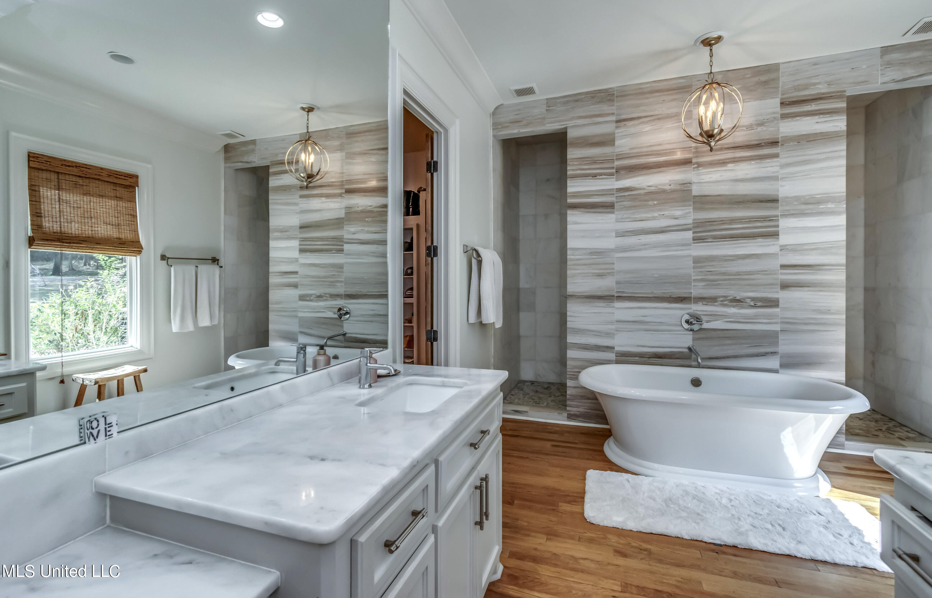 Madison, Mississippi 39110, United States, 5 Bedrooms Bedrooms, ,4 BathroomsBathrooms,Residential,Pending,69639