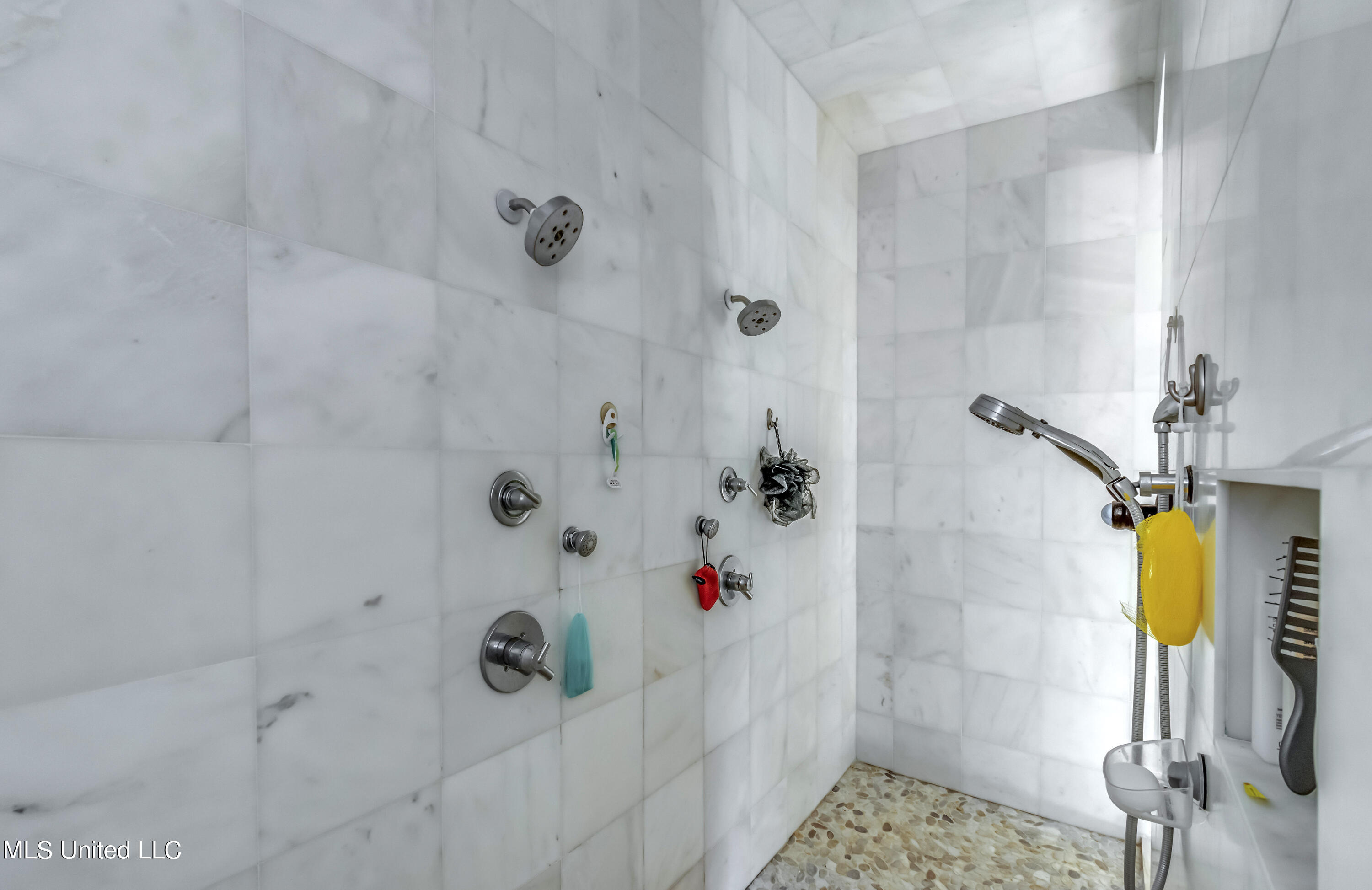 Madison, Mississippi 39110, United States, 5 Bedrooms Bedrooms, ,4 BathroomsBathrooms,Residential,Pending,69639