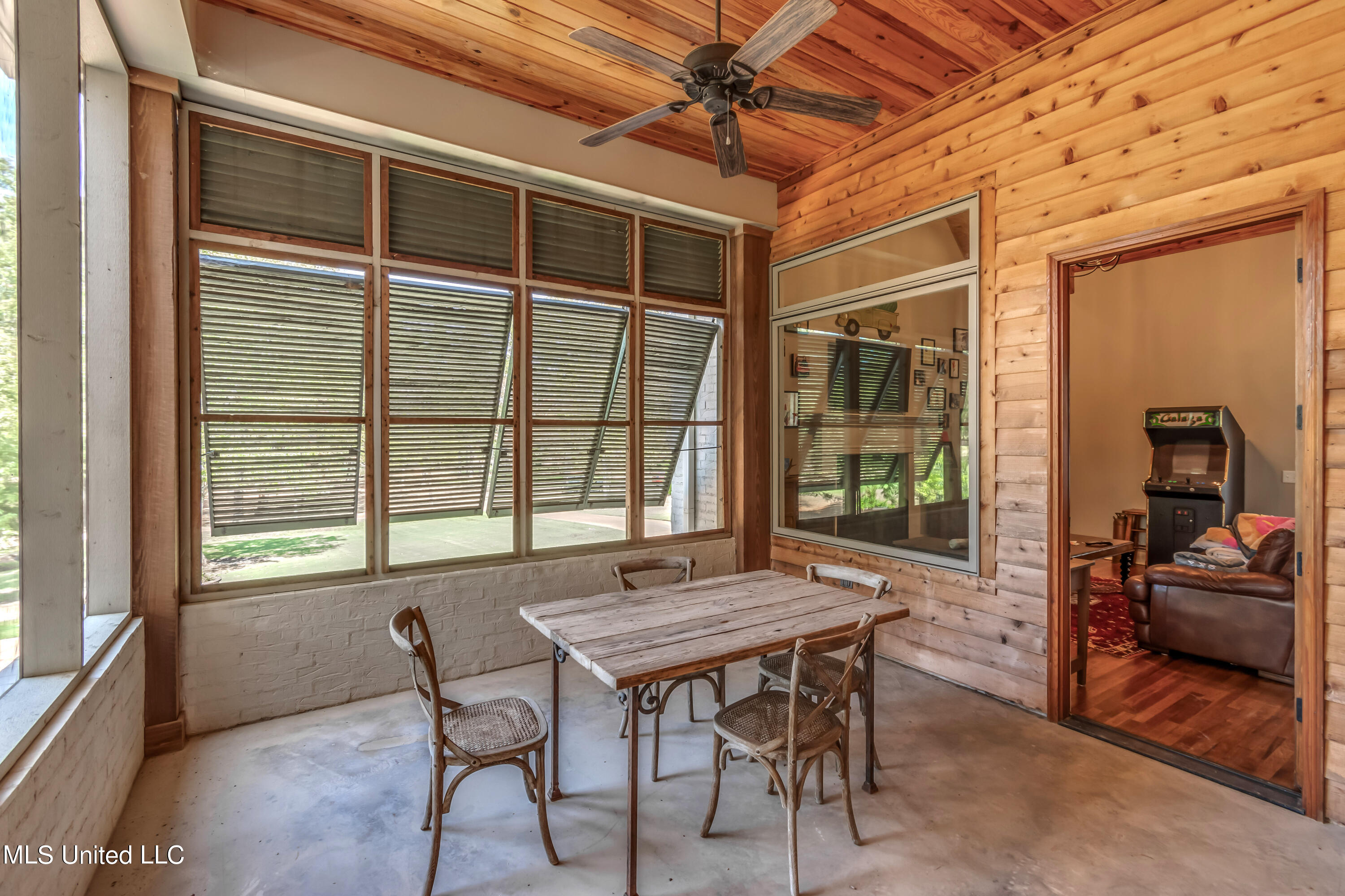 Madison, Mississippi 39110, United States, 5 Bedrooms Bedrooms, ,4 BathroomsBathrooms,Residential,Pending,69639