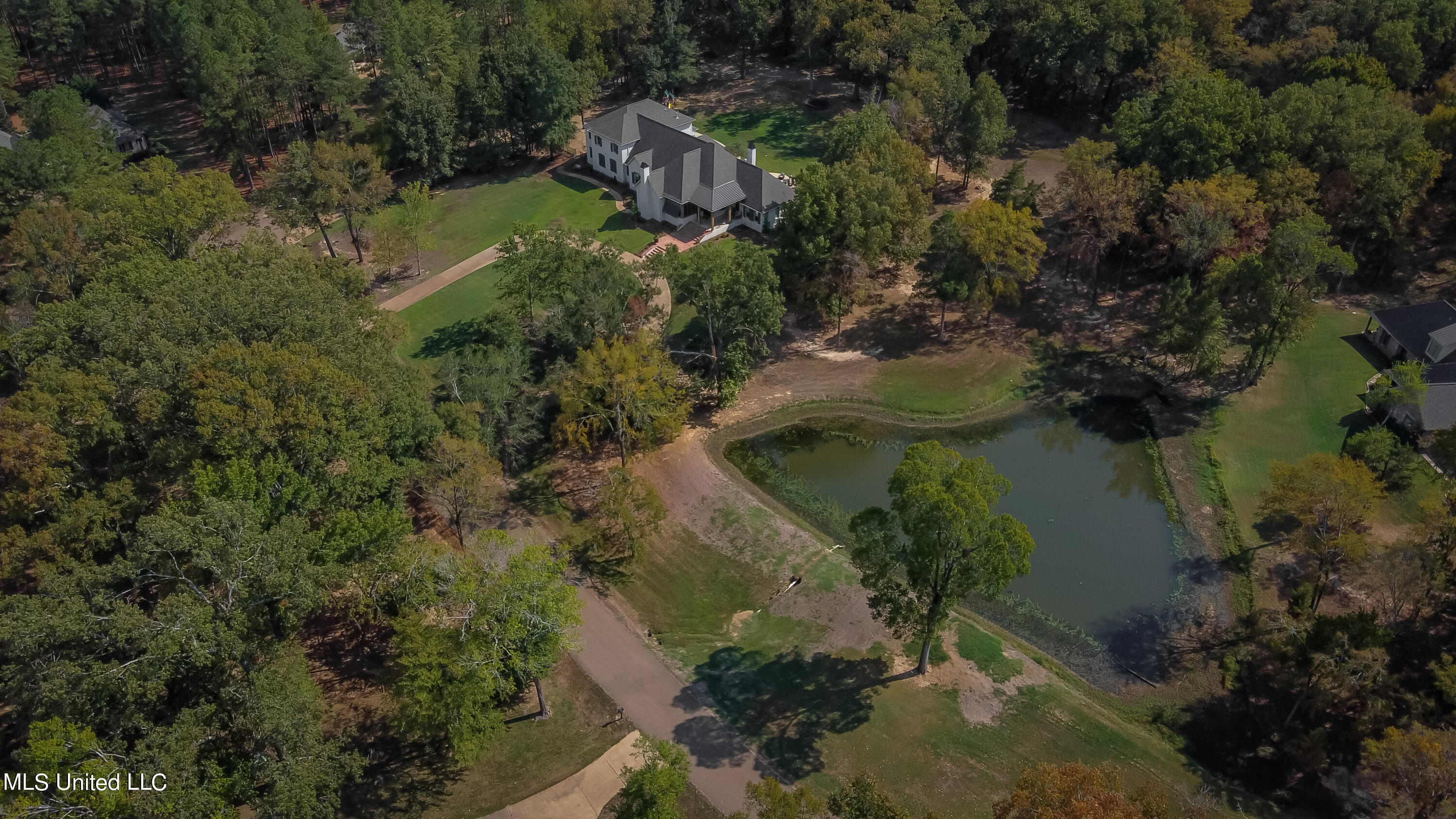 Madison, Mississippi 39110, United States, 5 Bedrooms Bedrooms, ,4 BathroomsBathrooms,Residential,Pending,69639