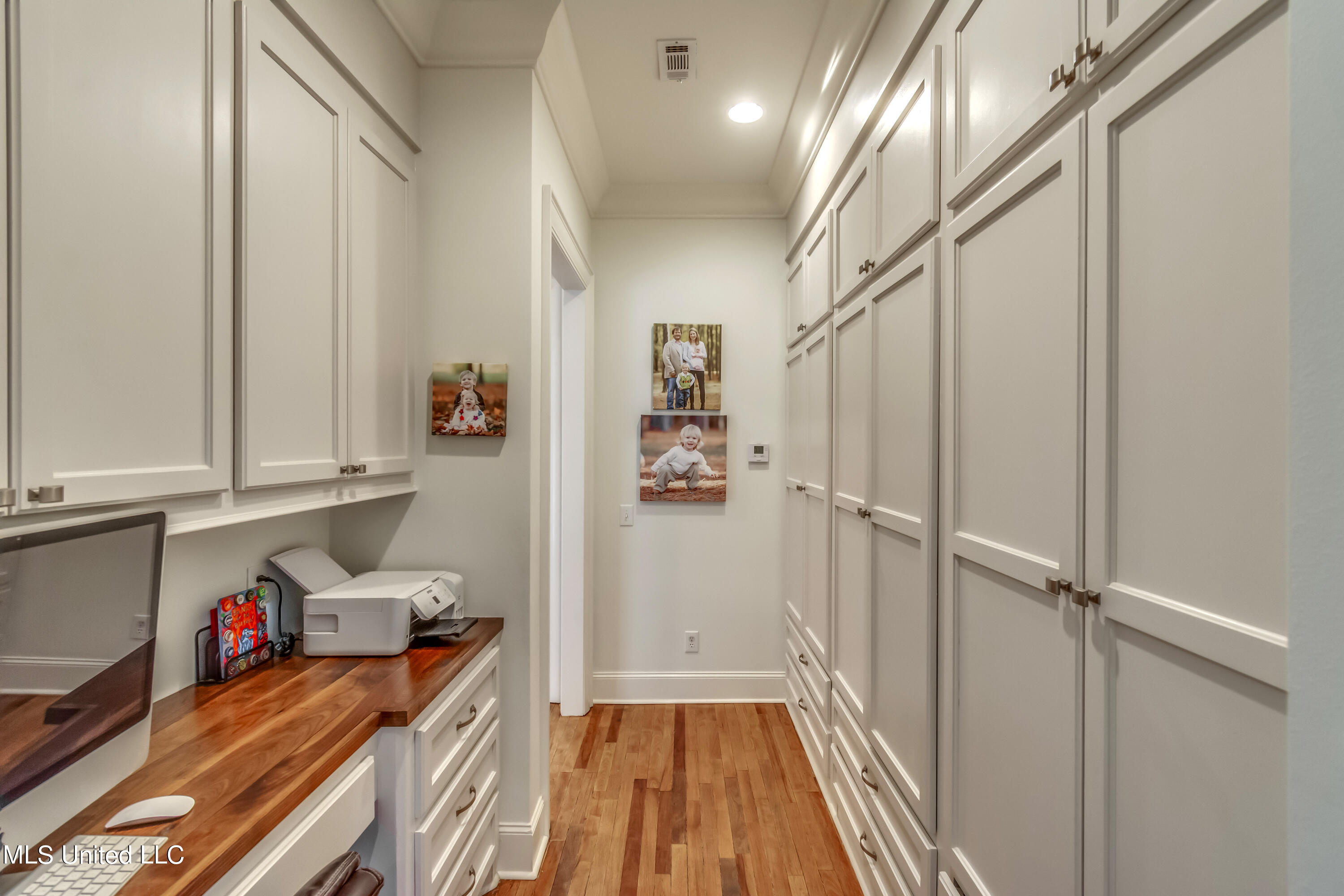 Madison, Mississippi 39110, United States, 5 Bedrooms Bedrooms, ,4 BathroomsBathrooms,Residential,Pending,69639