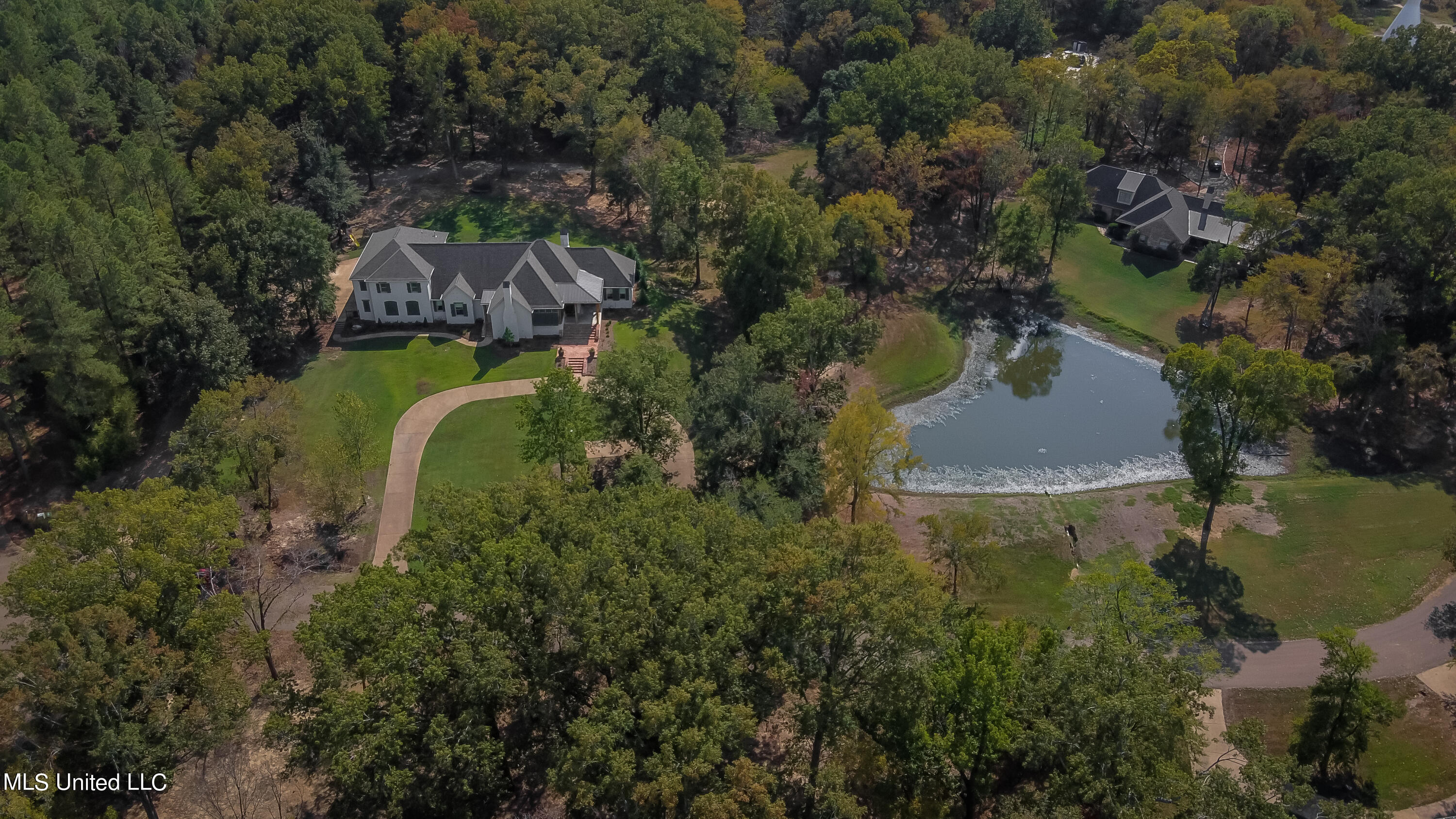 Madison, Mississippi 39110, United States, 5 Bedrooms Bedrooms, ,4 BathroomsBathrooms,Residential,Pending,69639